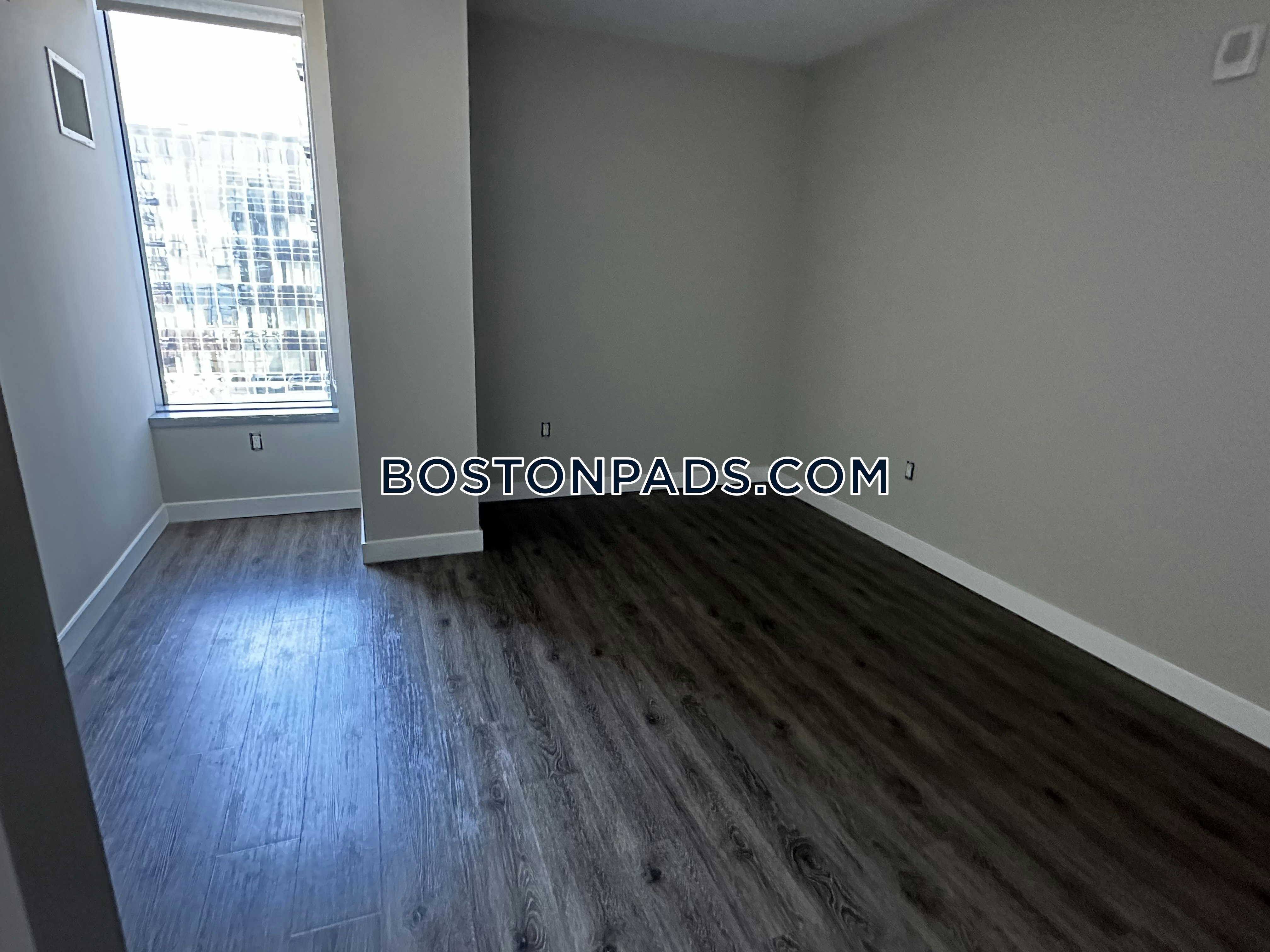 Via Seaport Photo 61