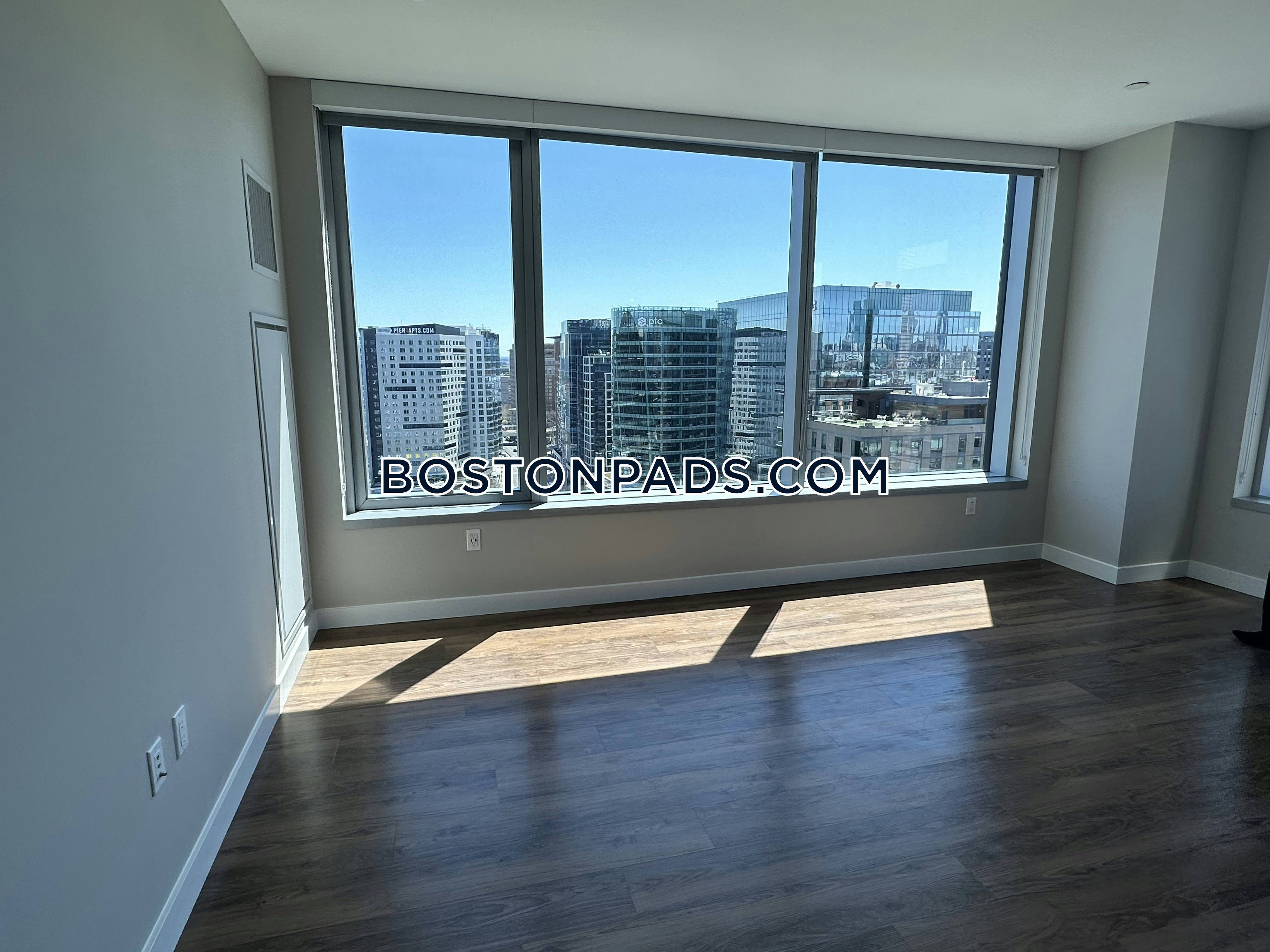 Via Seaport Photo 26