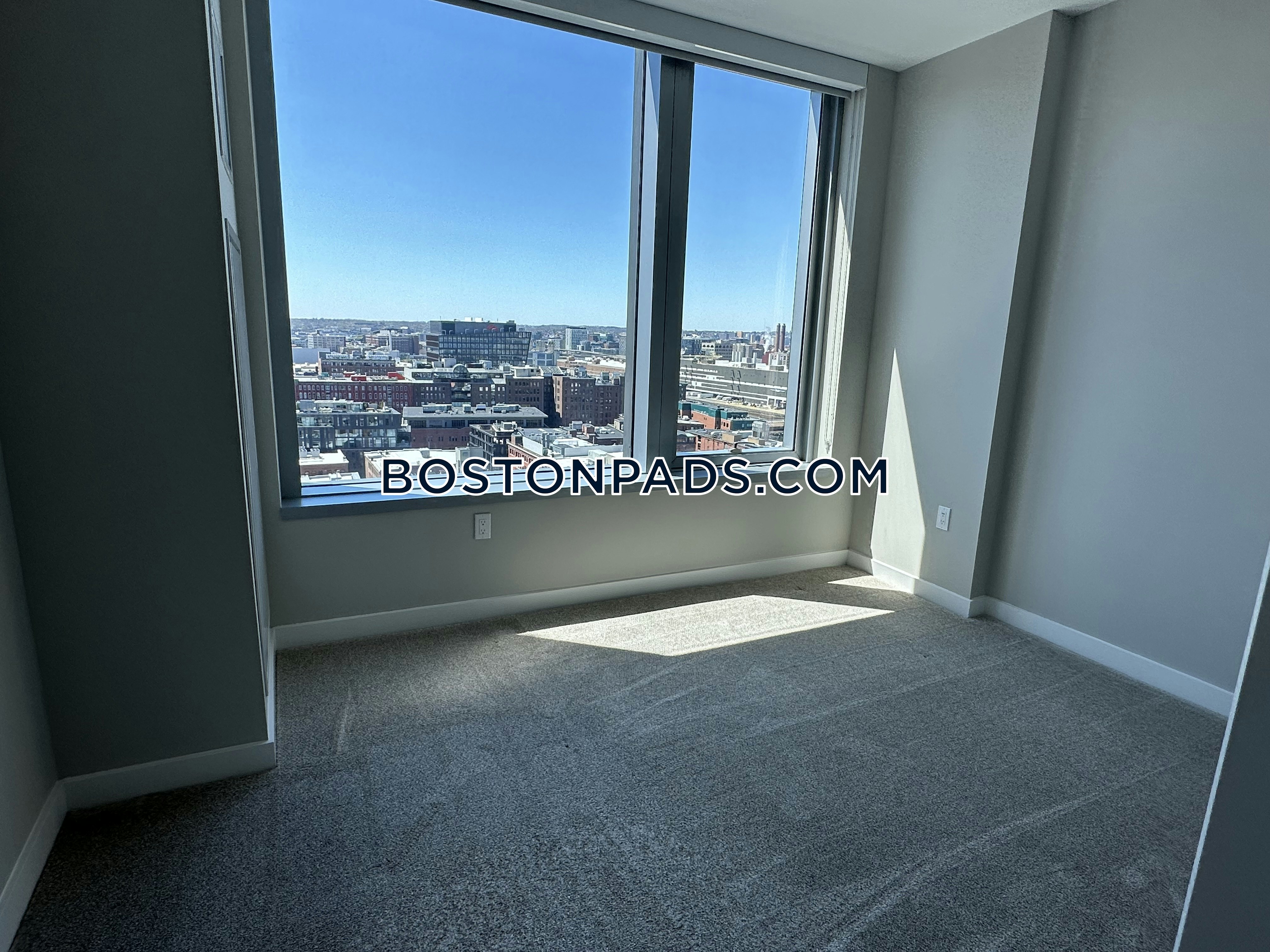 Via Seaport Photo 24