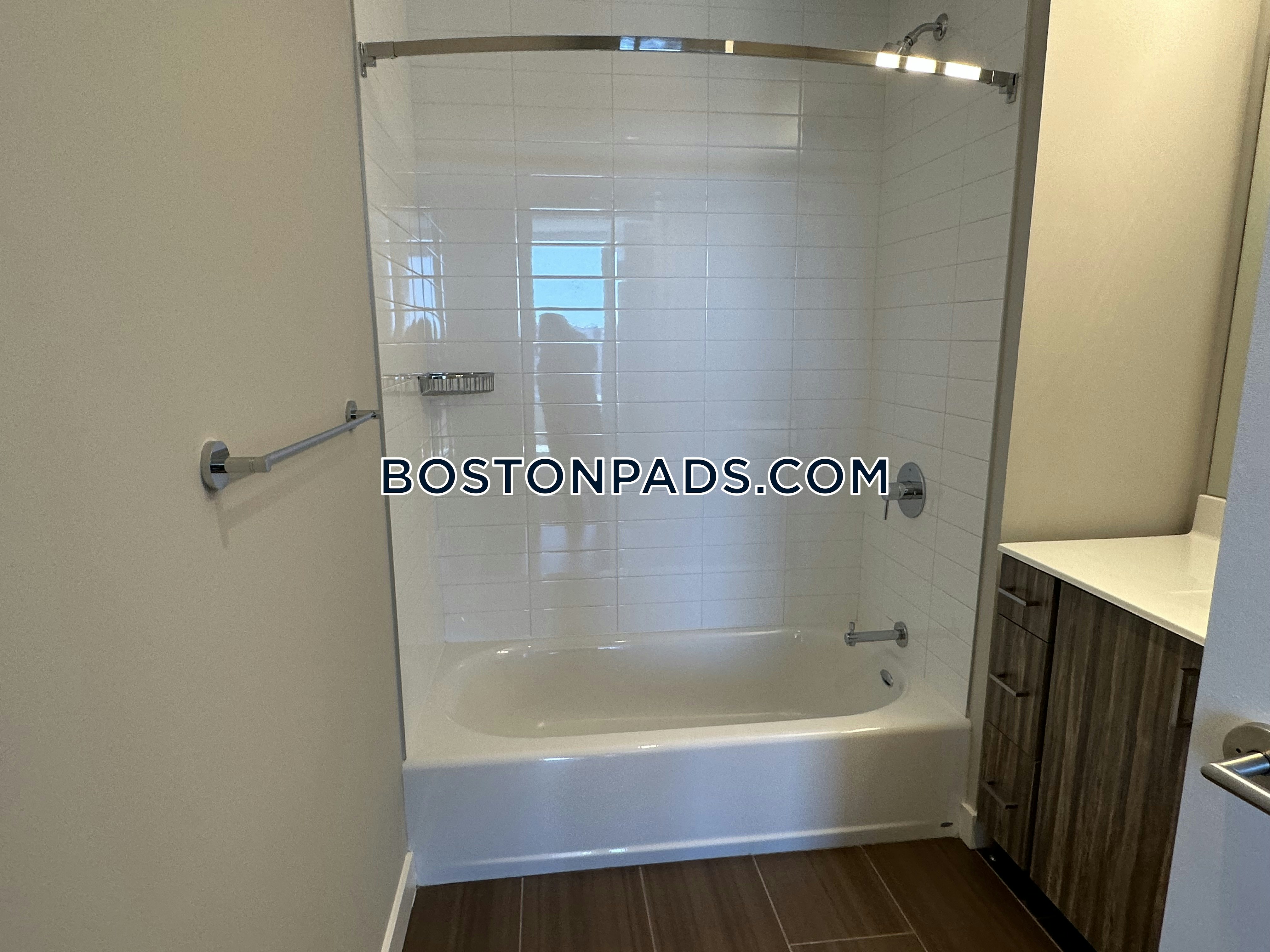 Via Seaport Photo 101