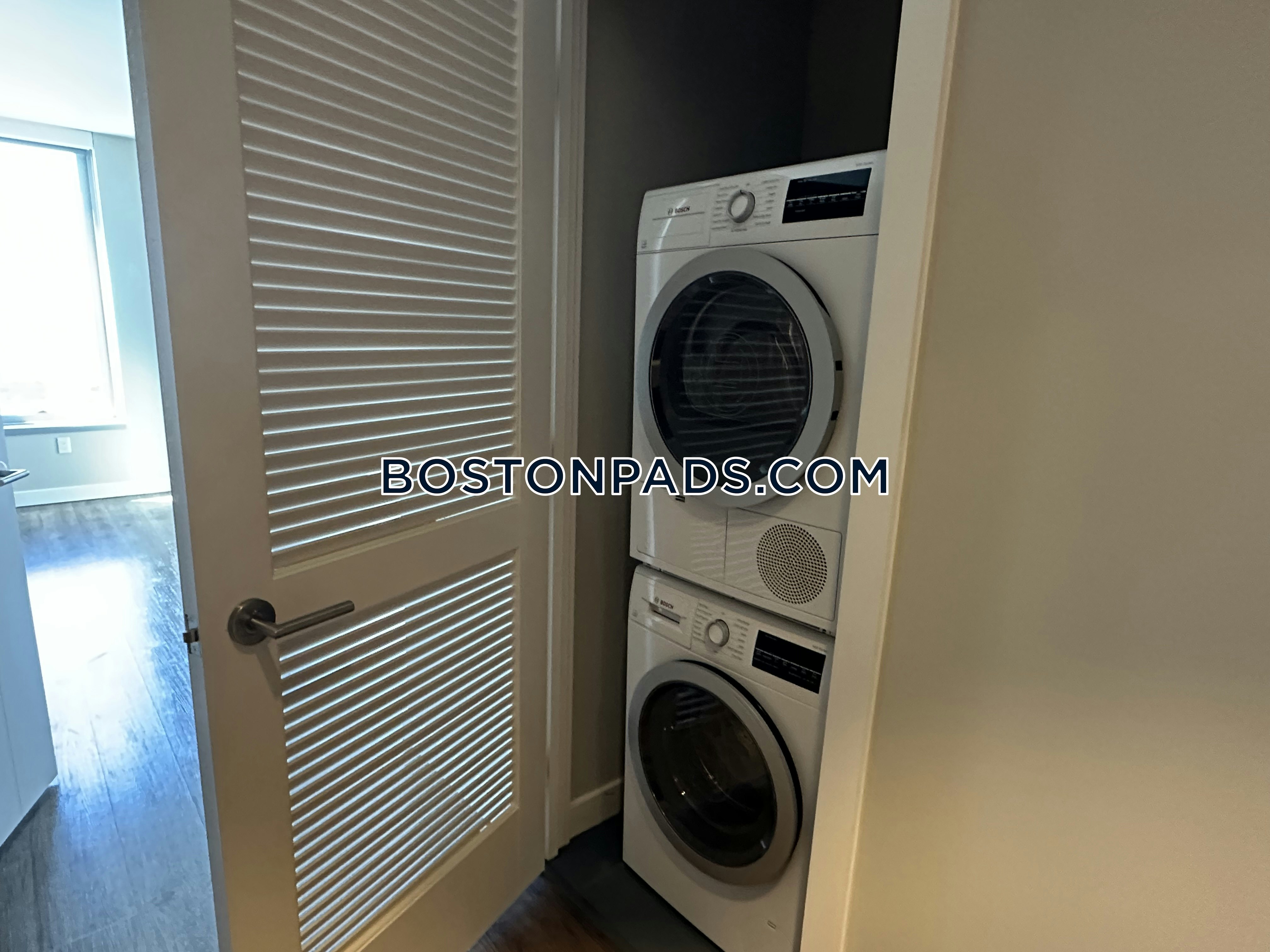 Via Seaport Photo 90