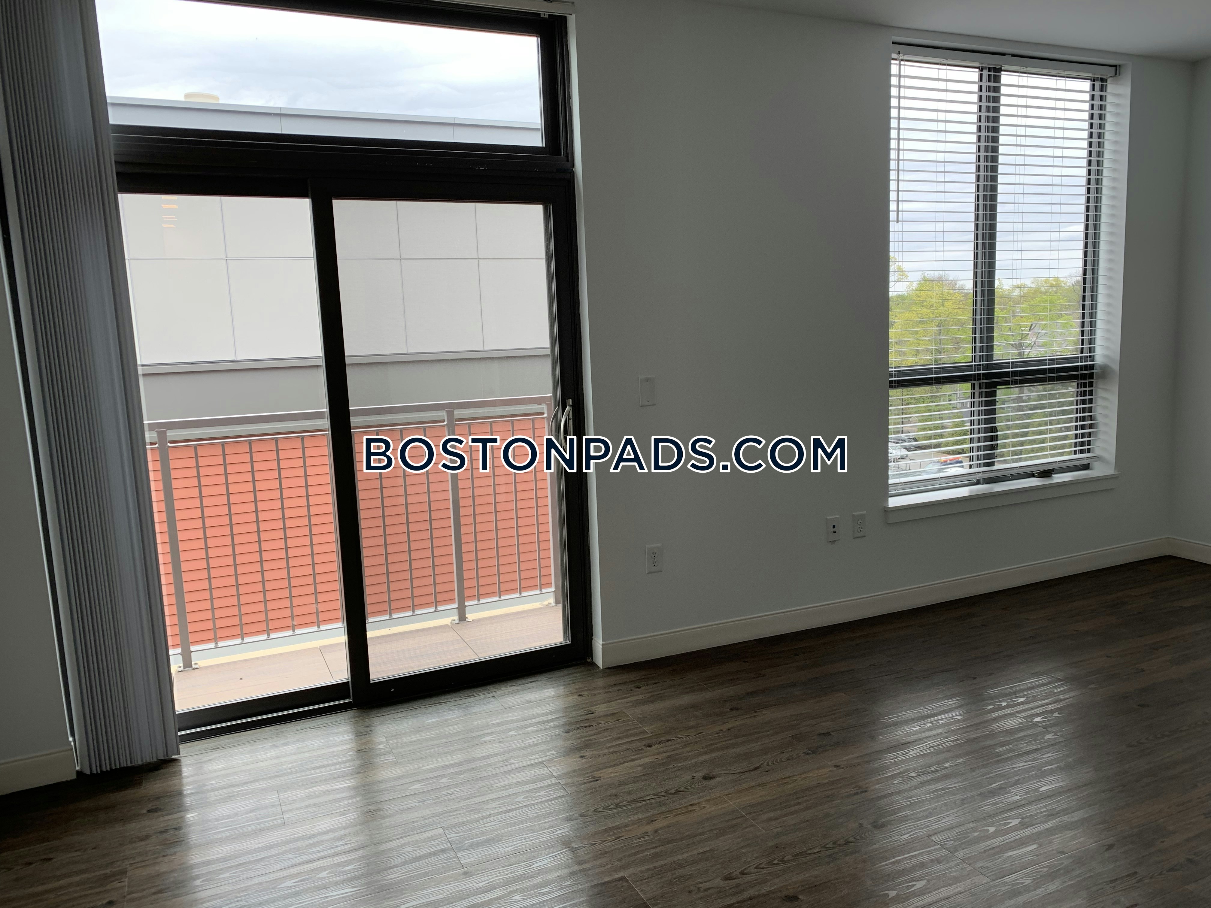 Trio Newton Photo 38