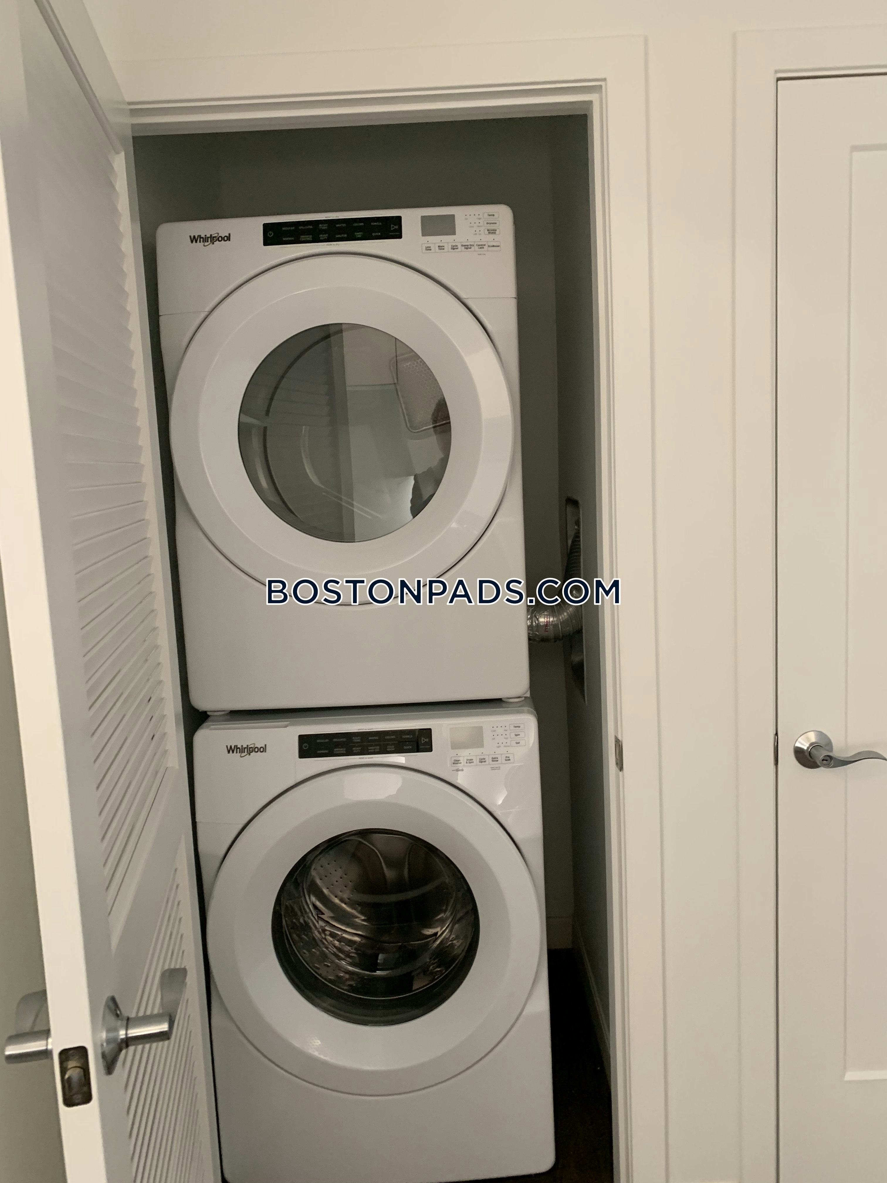 Trio Newton Photo 112