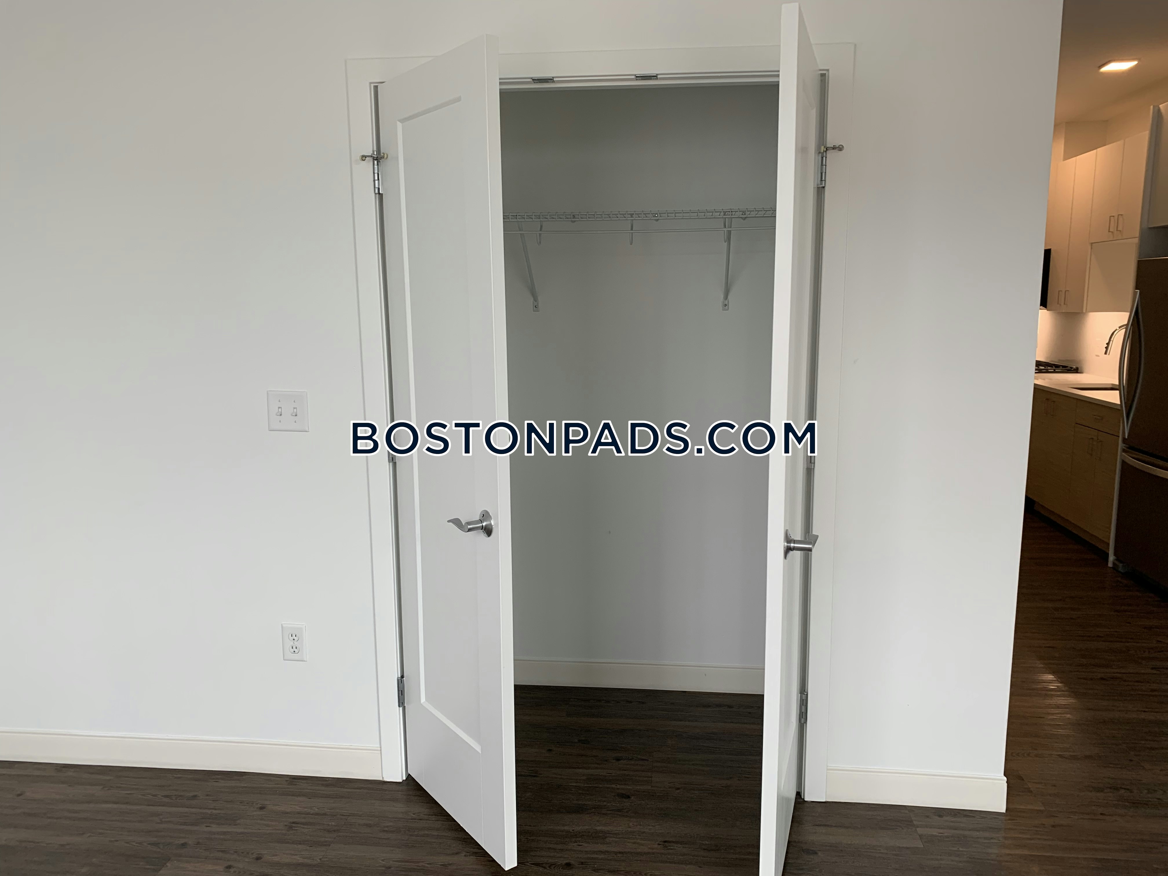 Trio Newton Photo 121