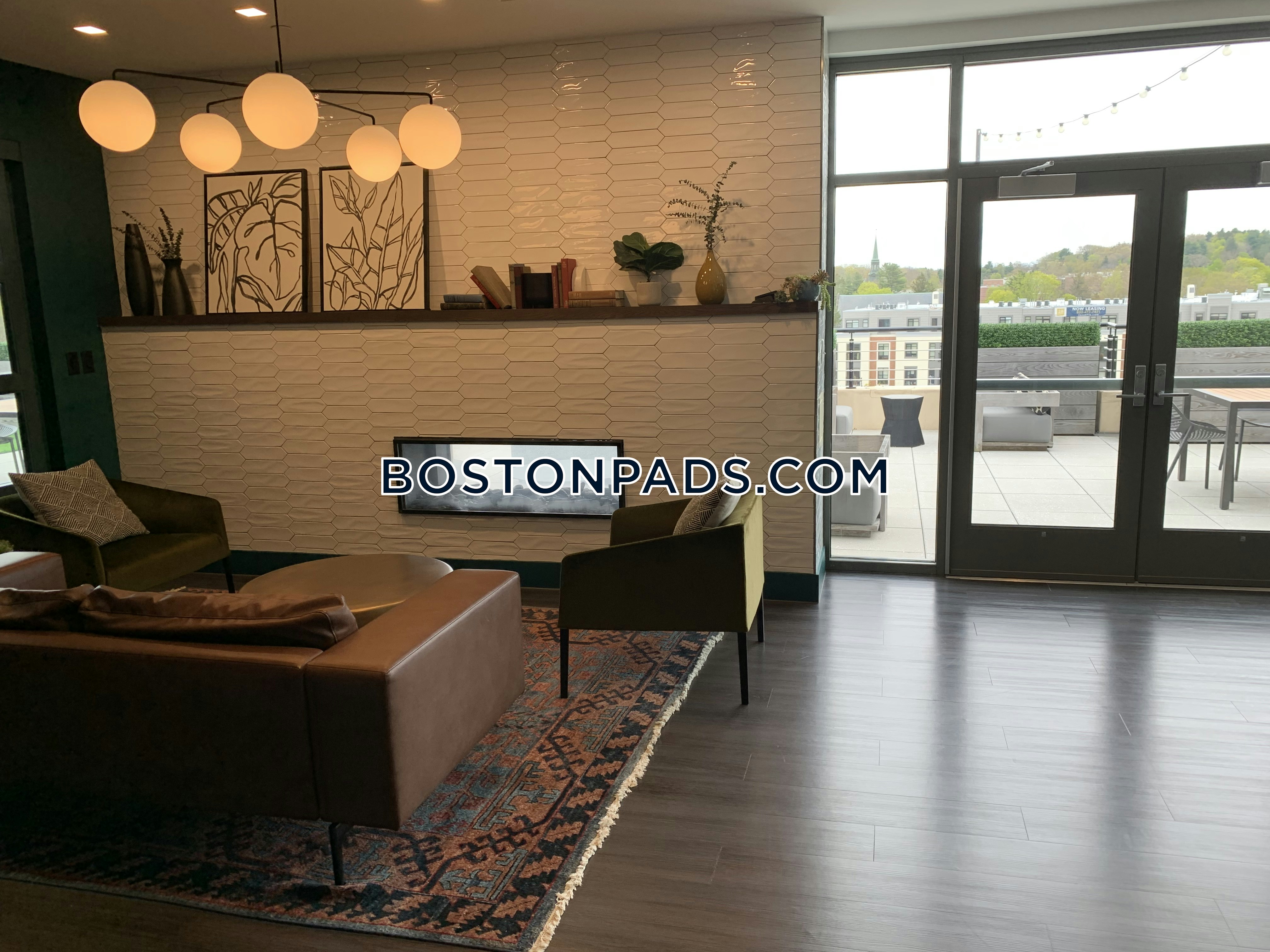 Trio Newton Photo 92