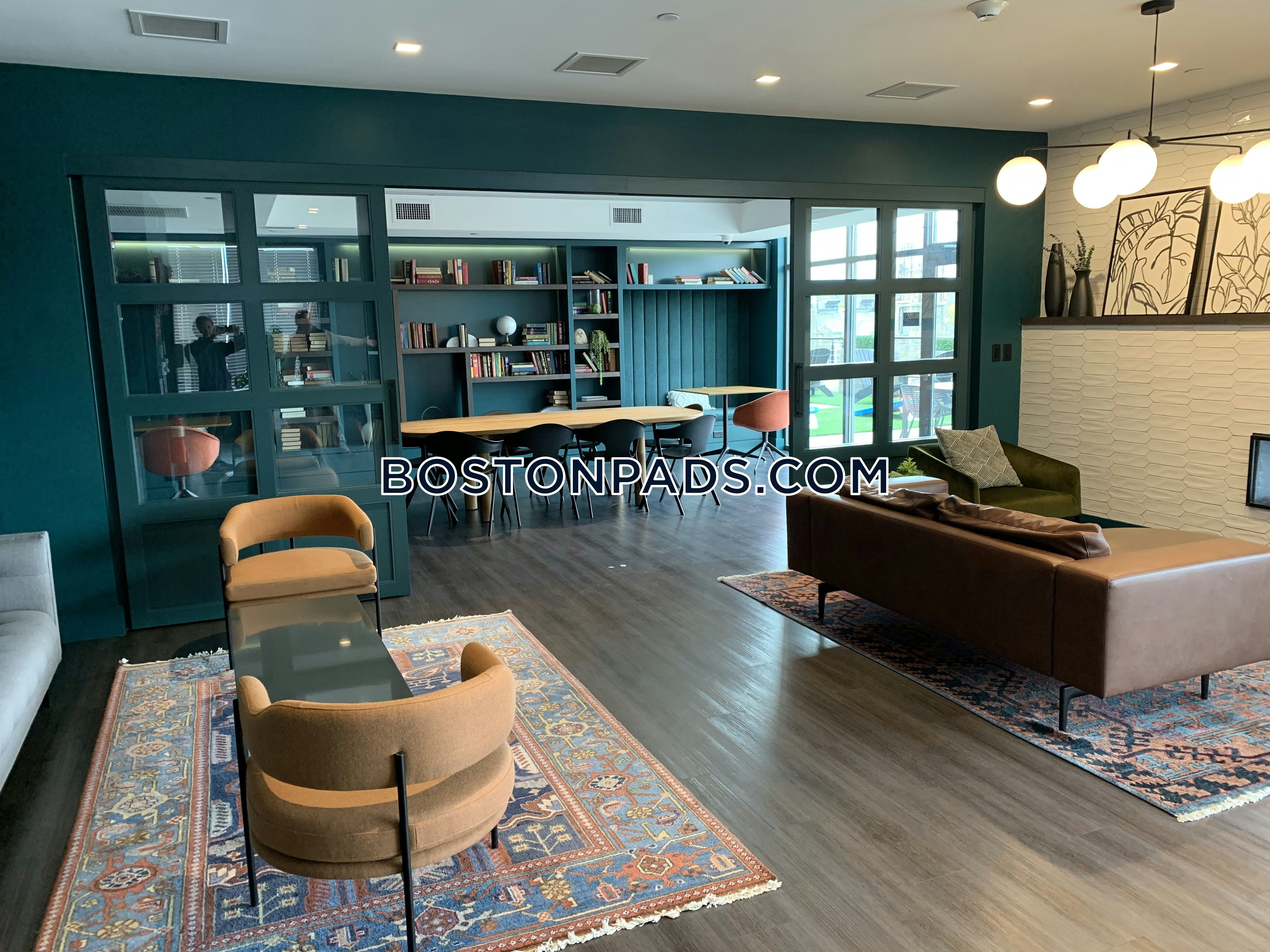 Trio Newton Photo 91