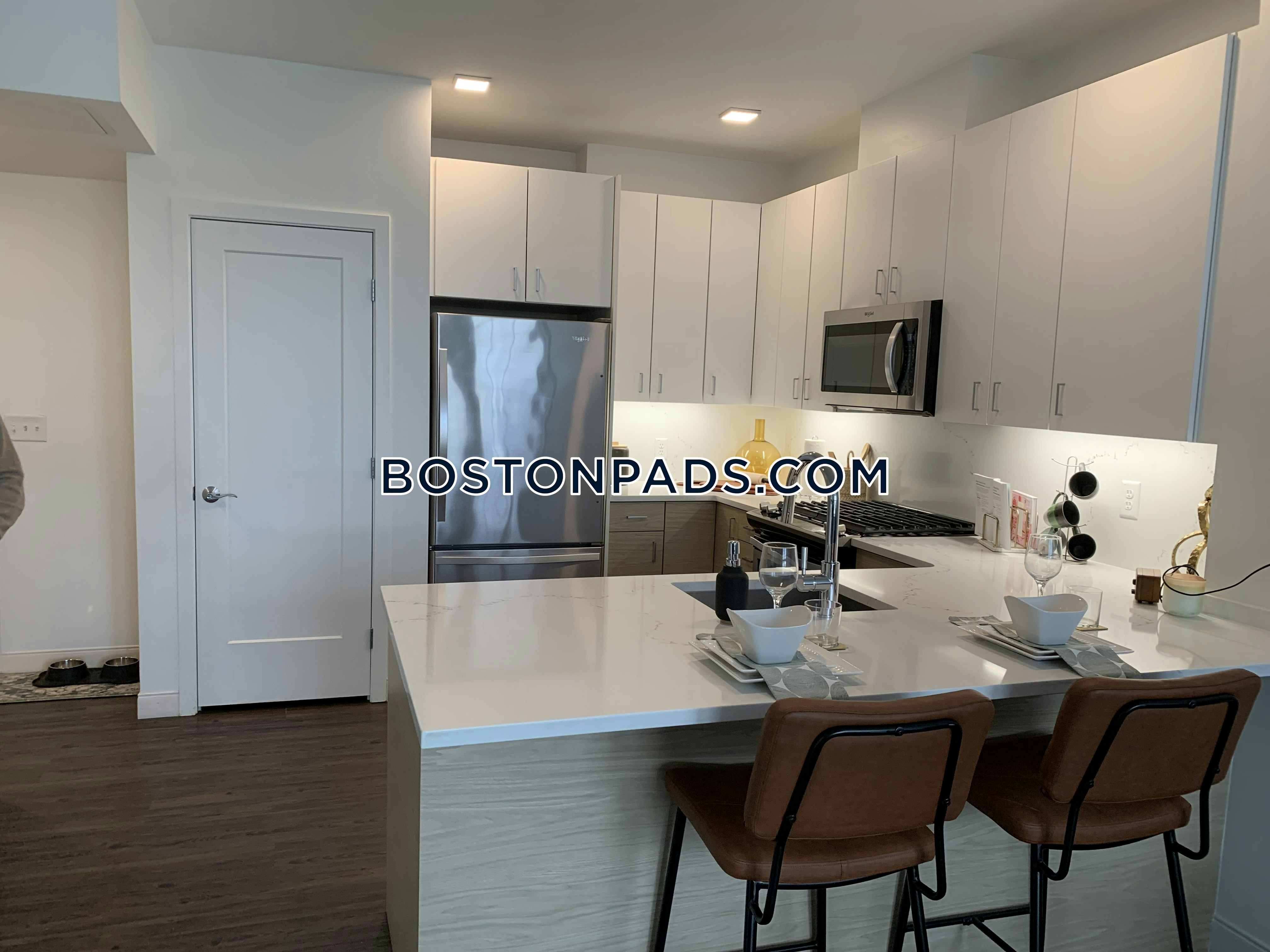 Trio Newton Photo 94