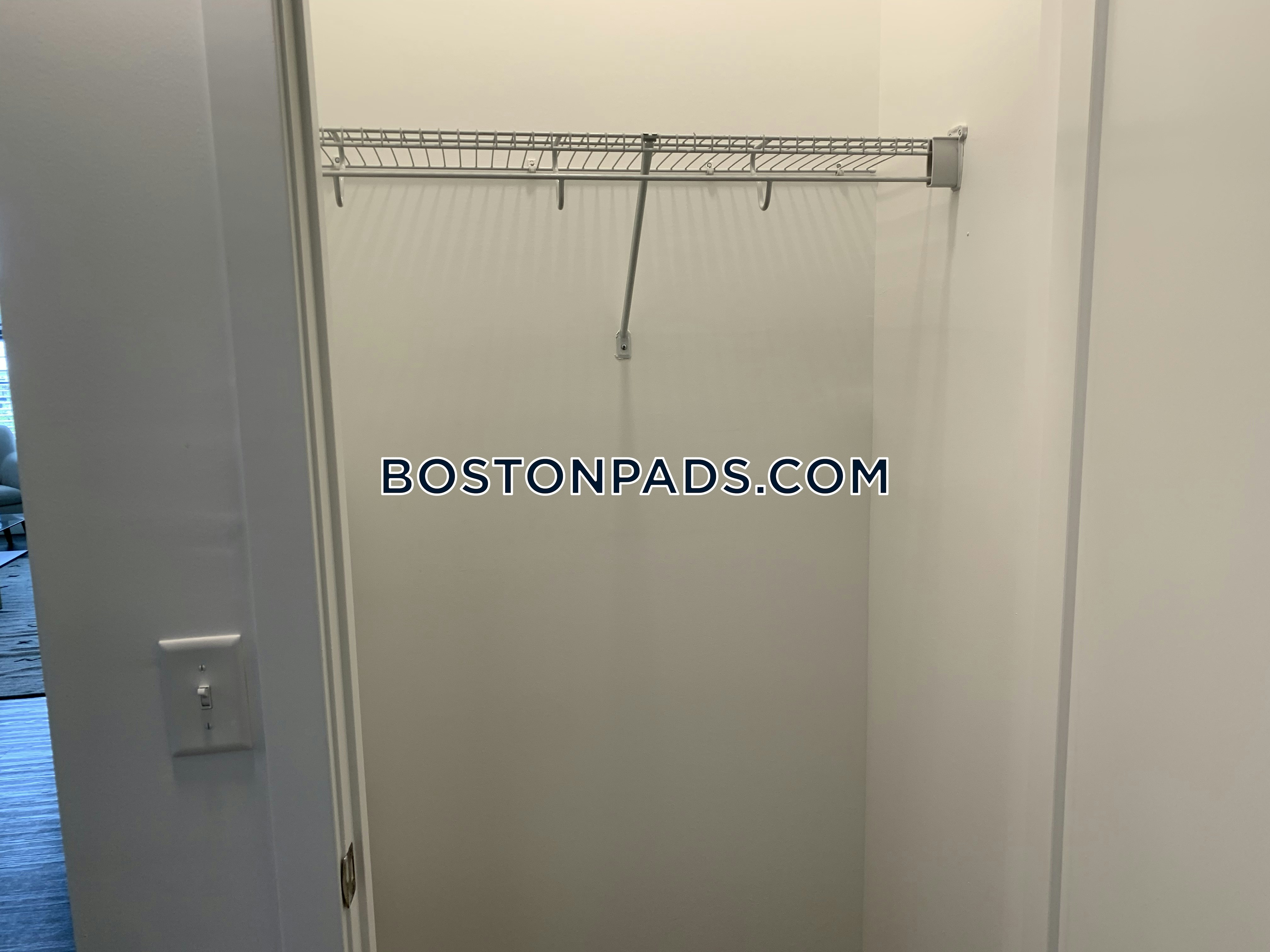 Trio Newton Photo 122