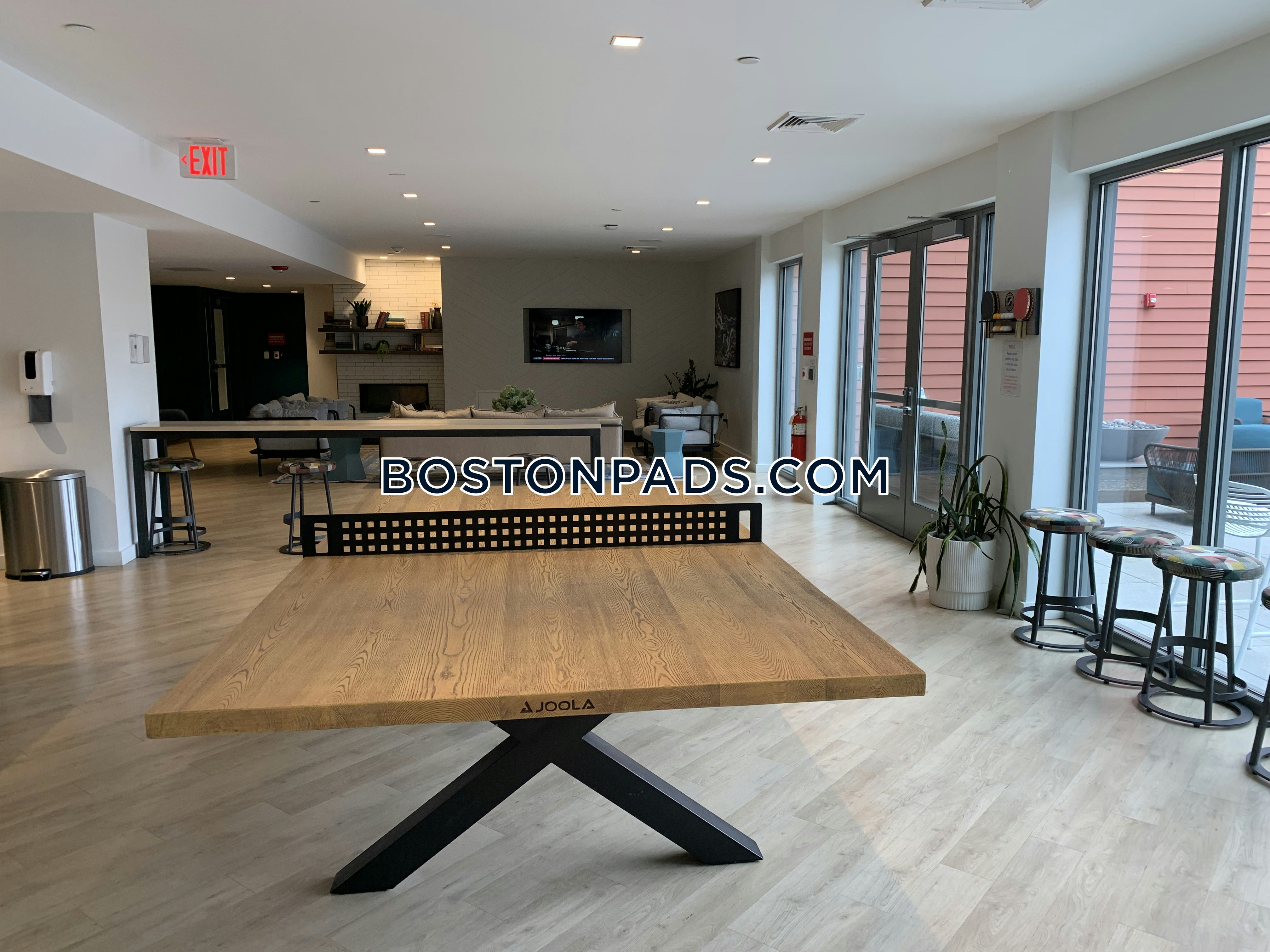 Trio Newton Photo 24