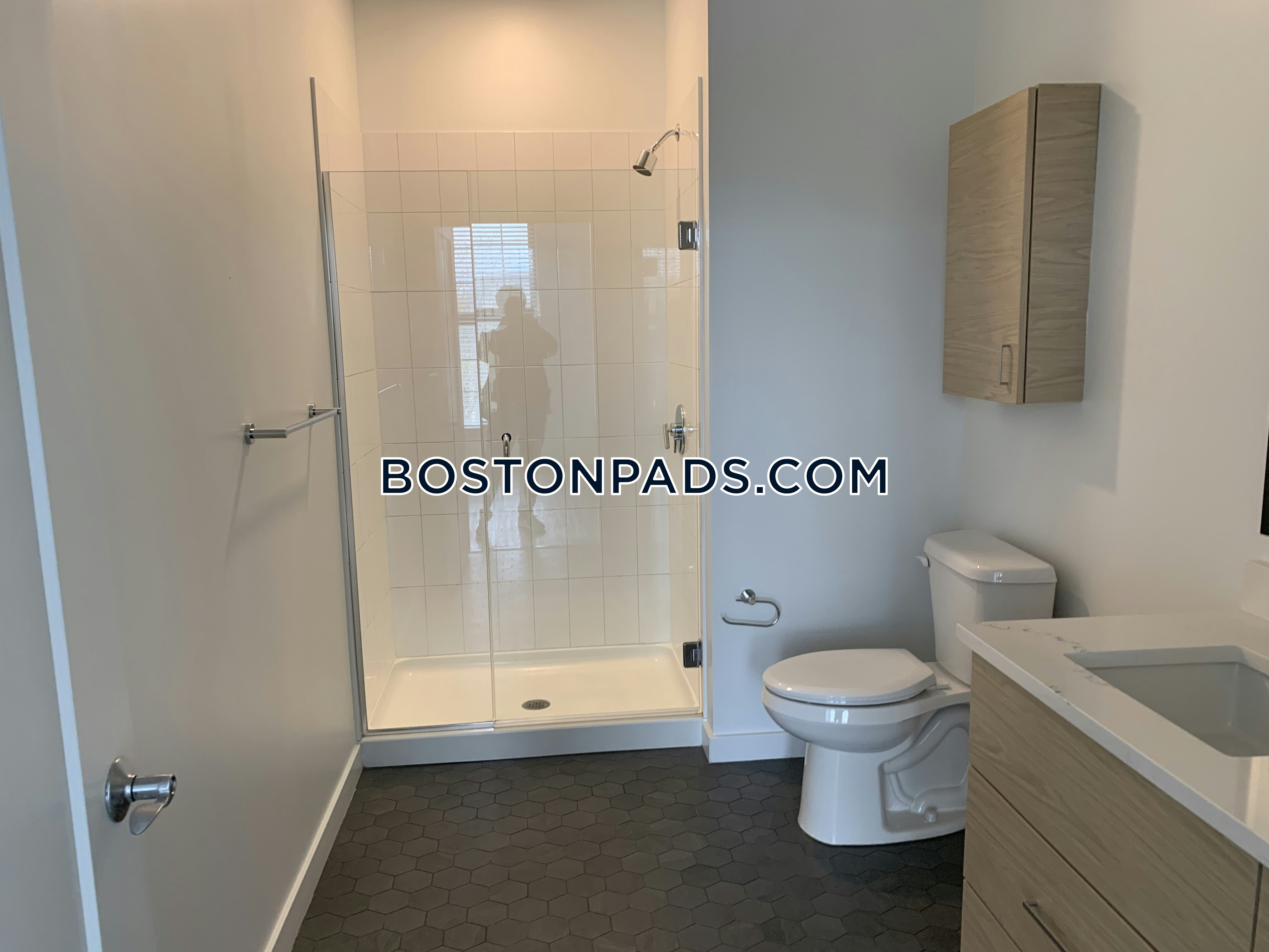 Trio Newton Photo 123