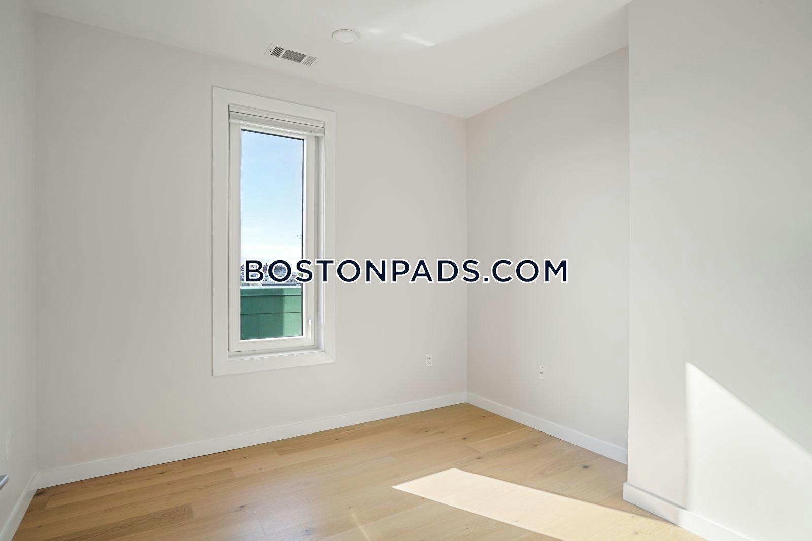 Gateway at Maverick Square Photo 49