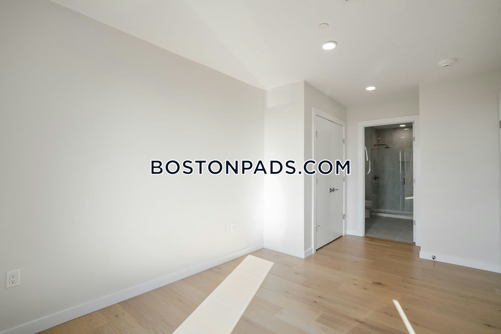 Gateway at Maverick Square Photo 177