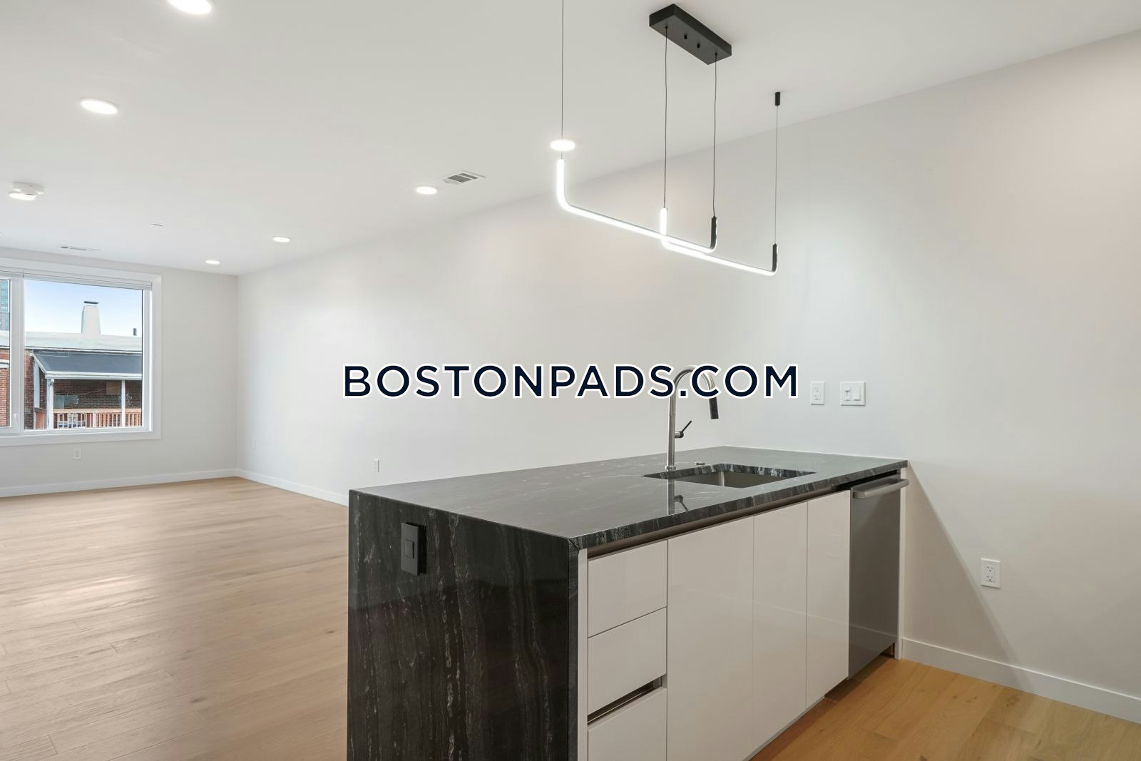 Gateway at Maverick Square Photo 129