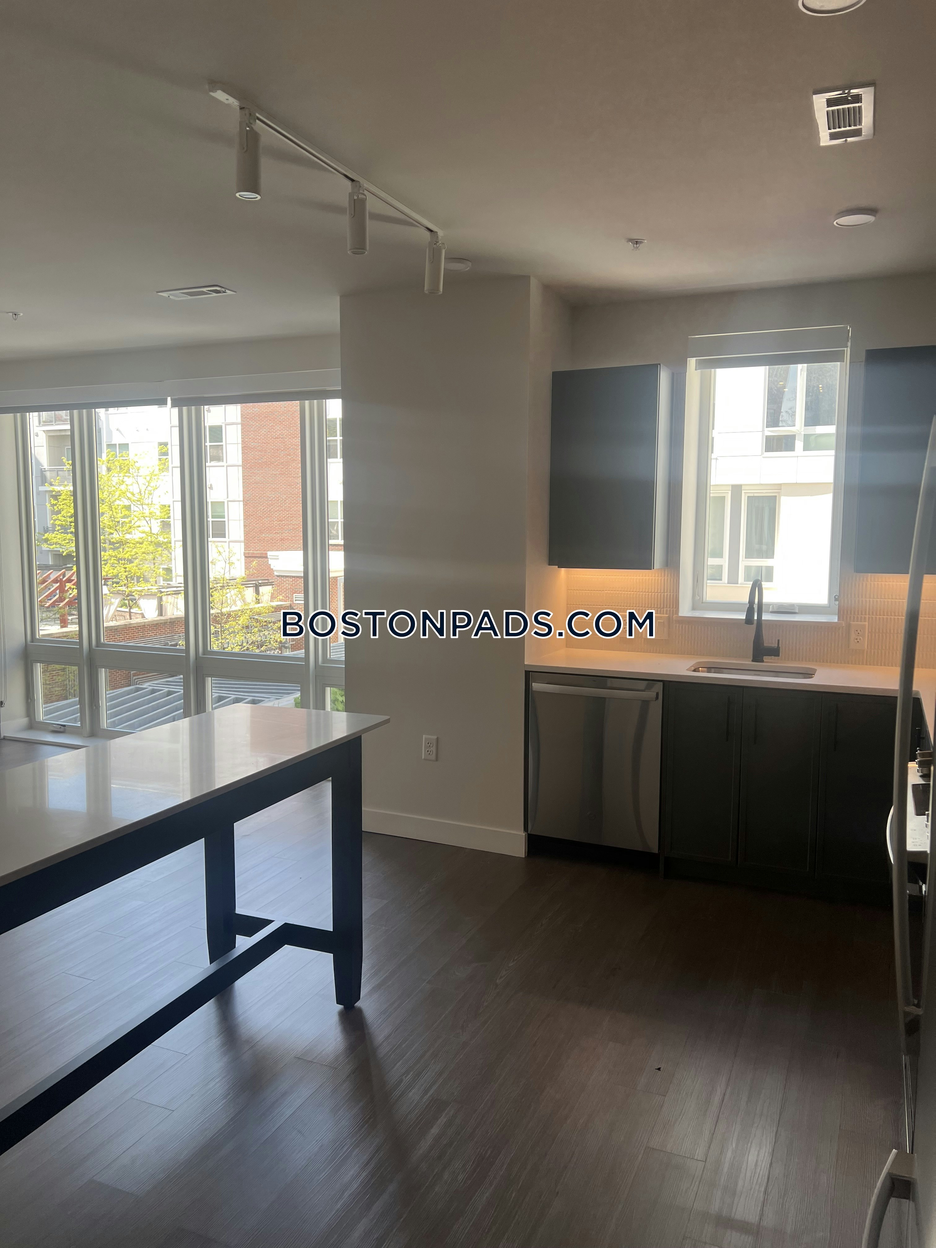 The Laurent Photo 16