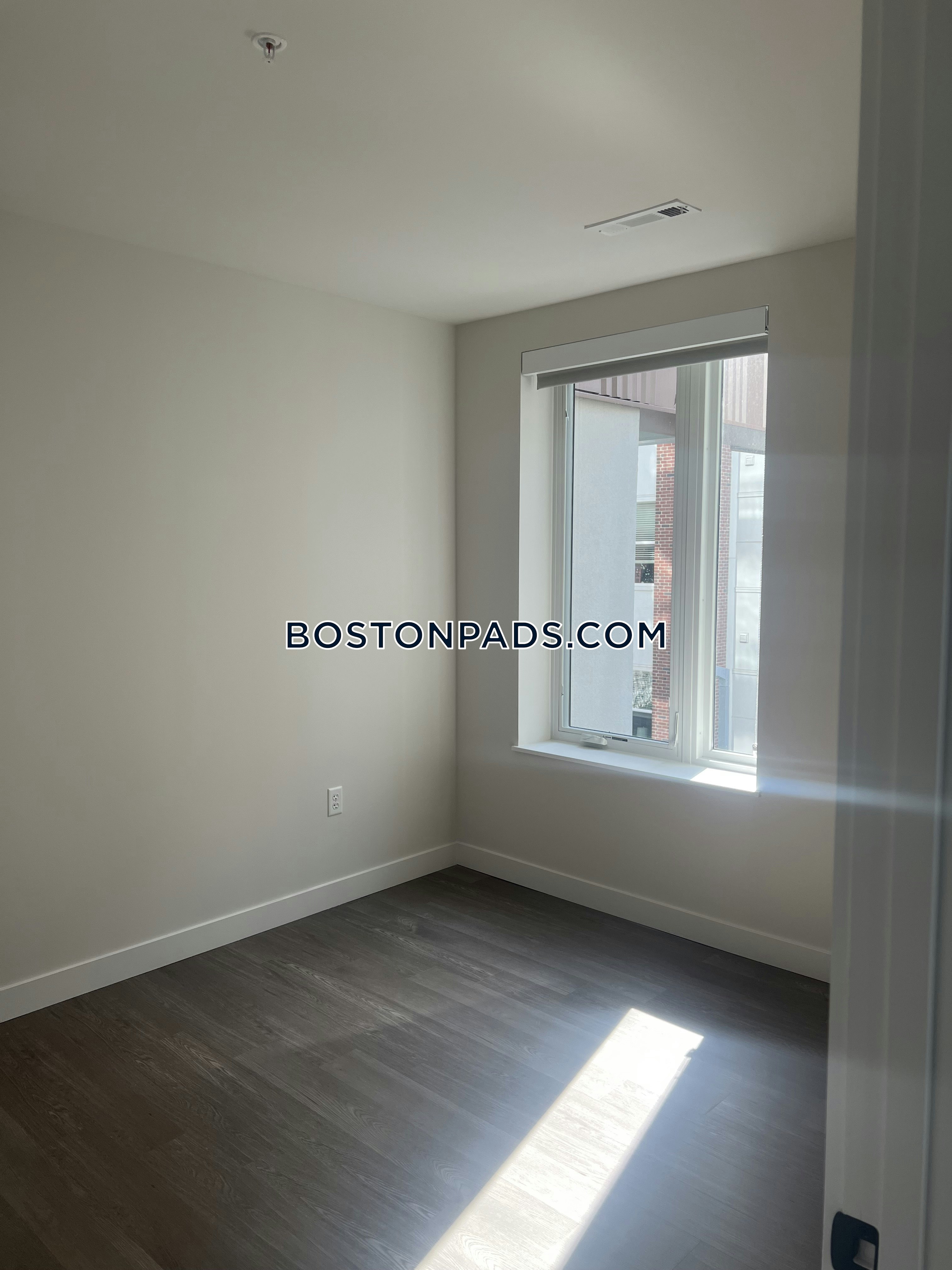 The Laurent Photo 25