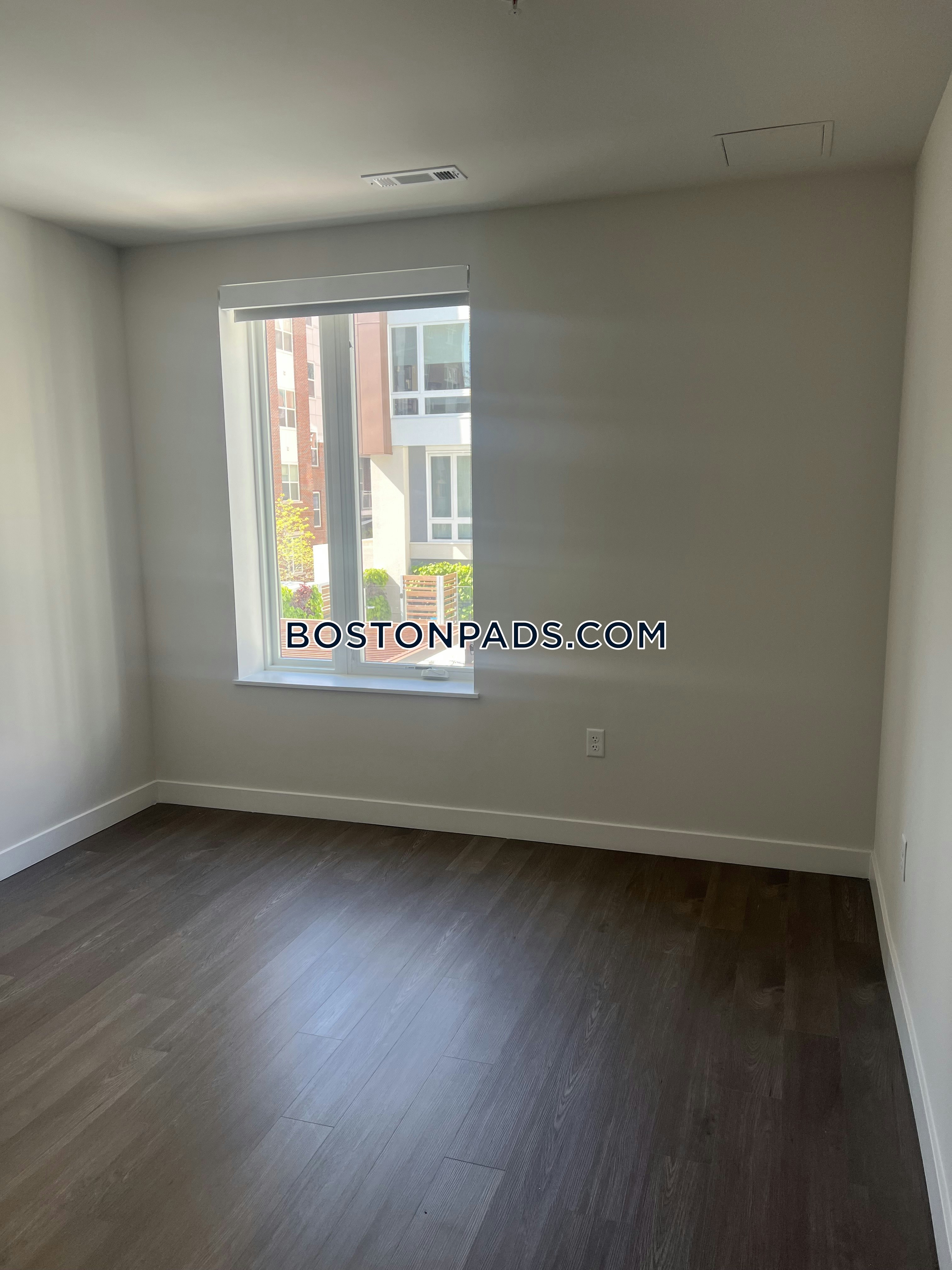 The Laurent Photo 12