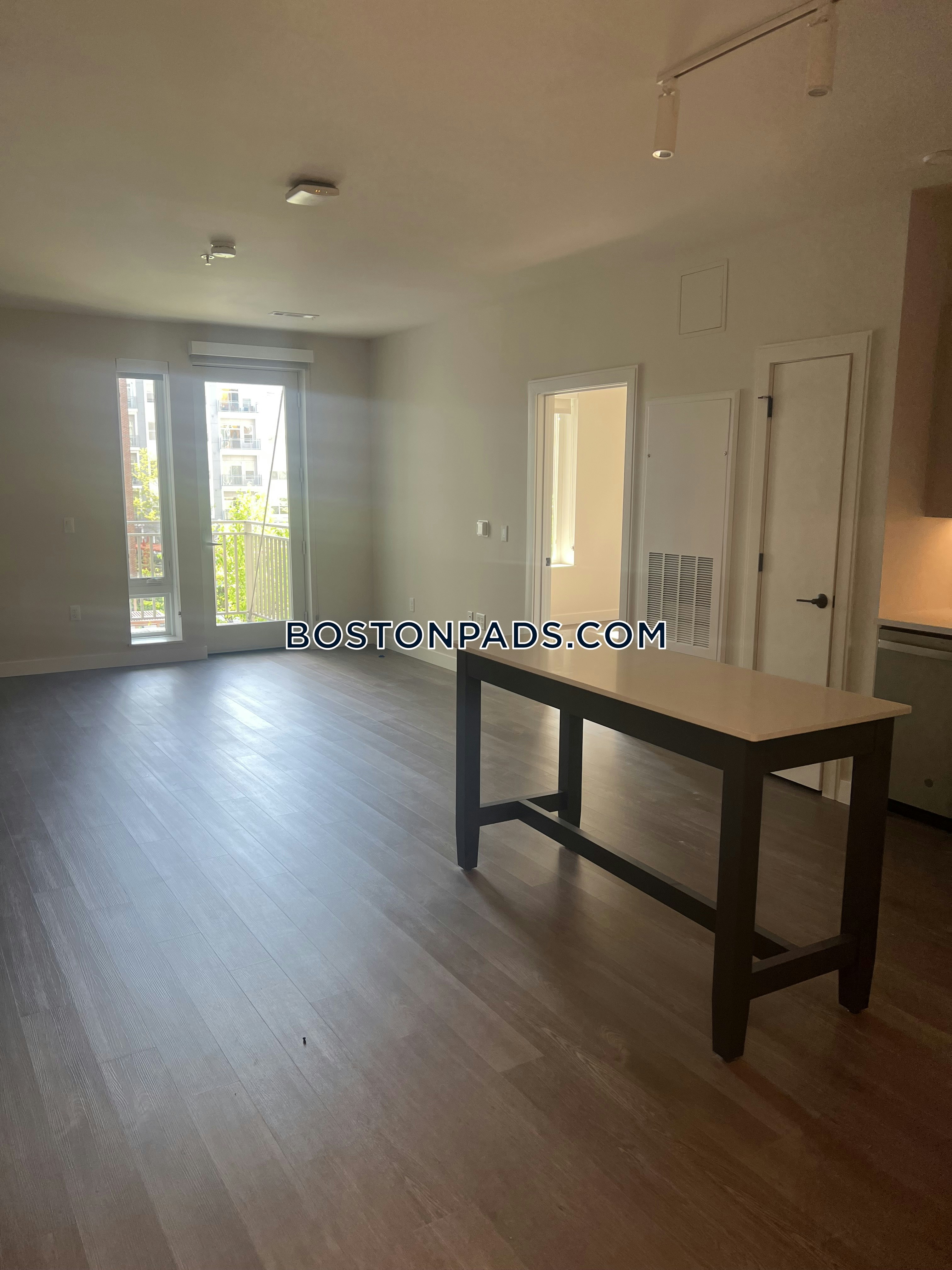 The Laurent Photo 11