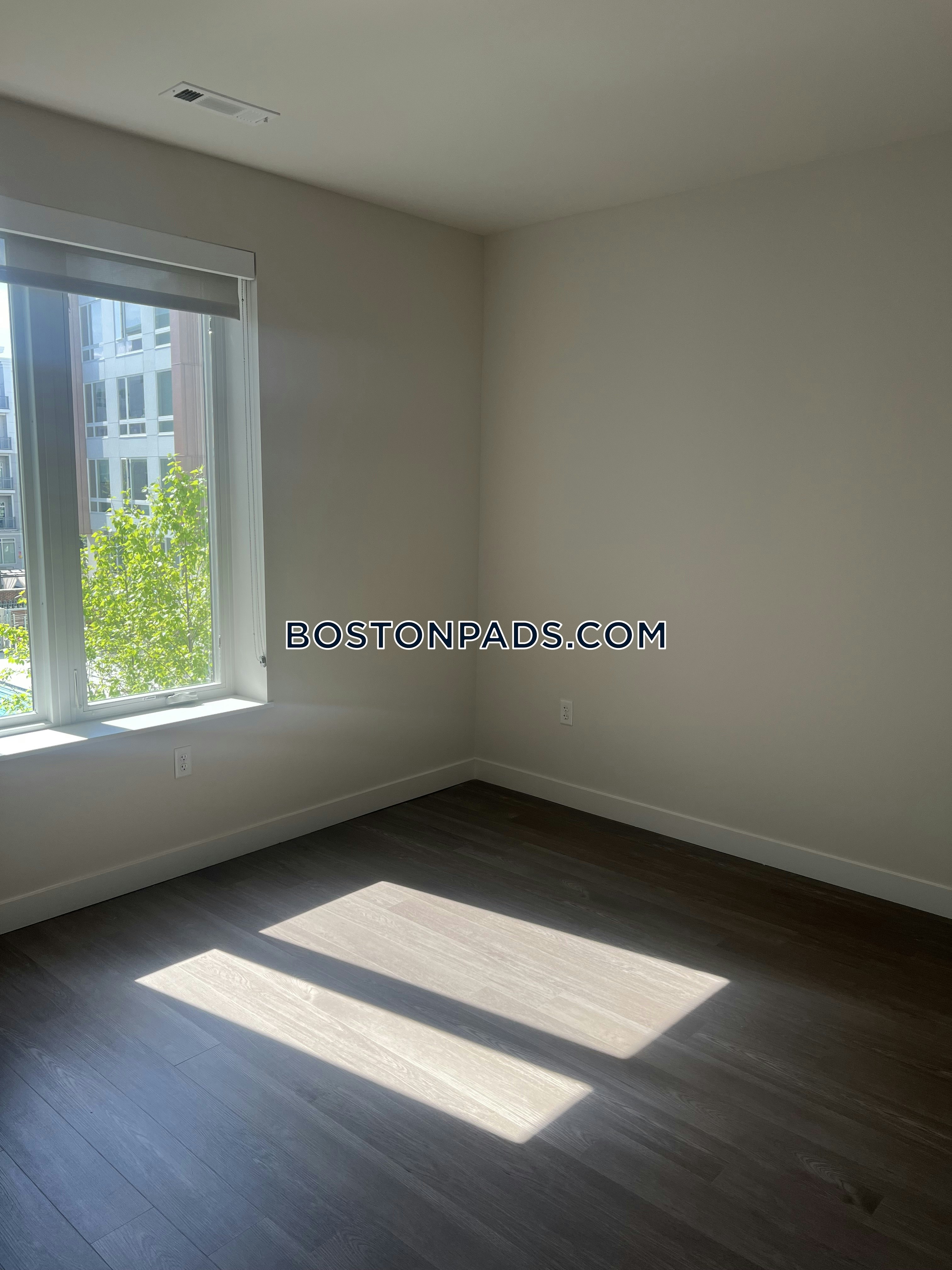 The Laurent Photo 14