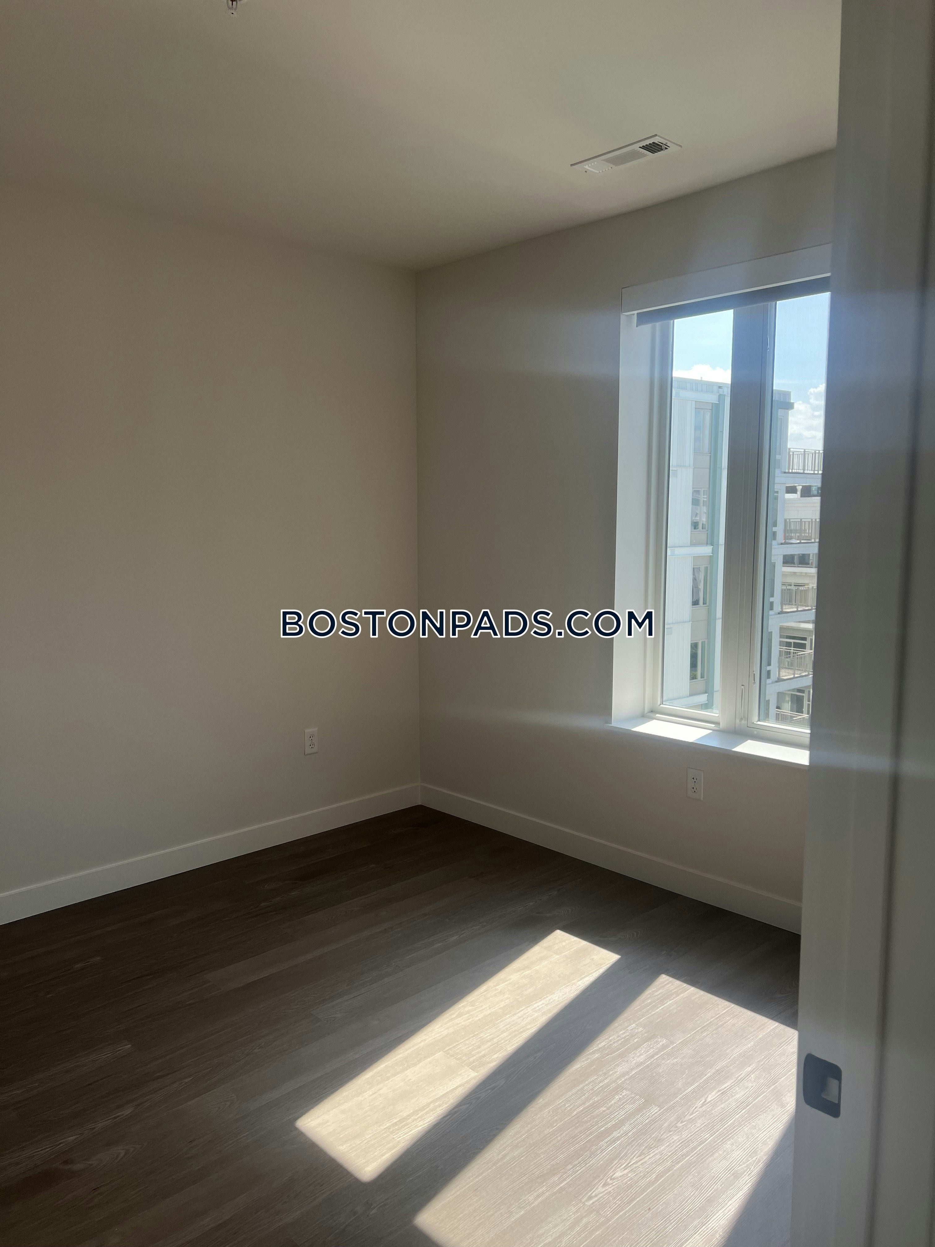 The Laurent Photo 13