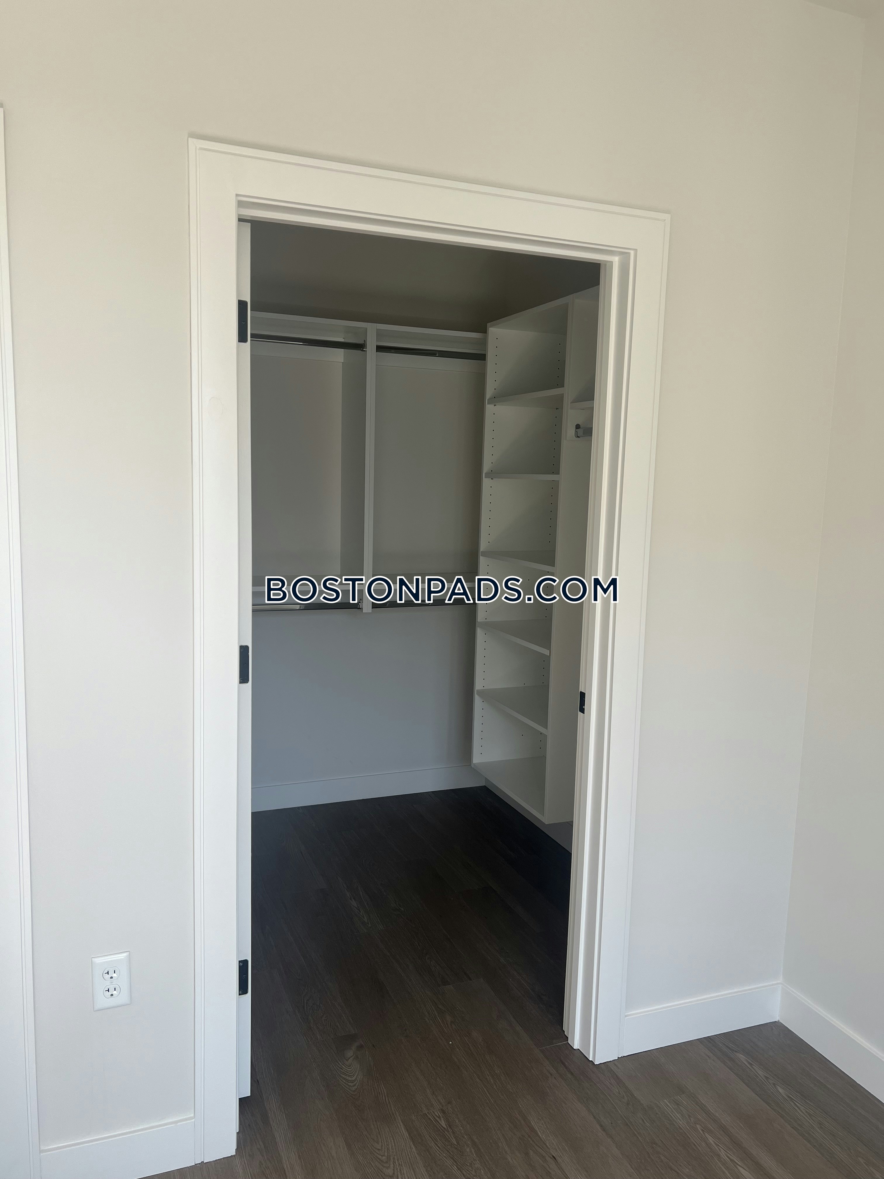 The Laurent Photo 22