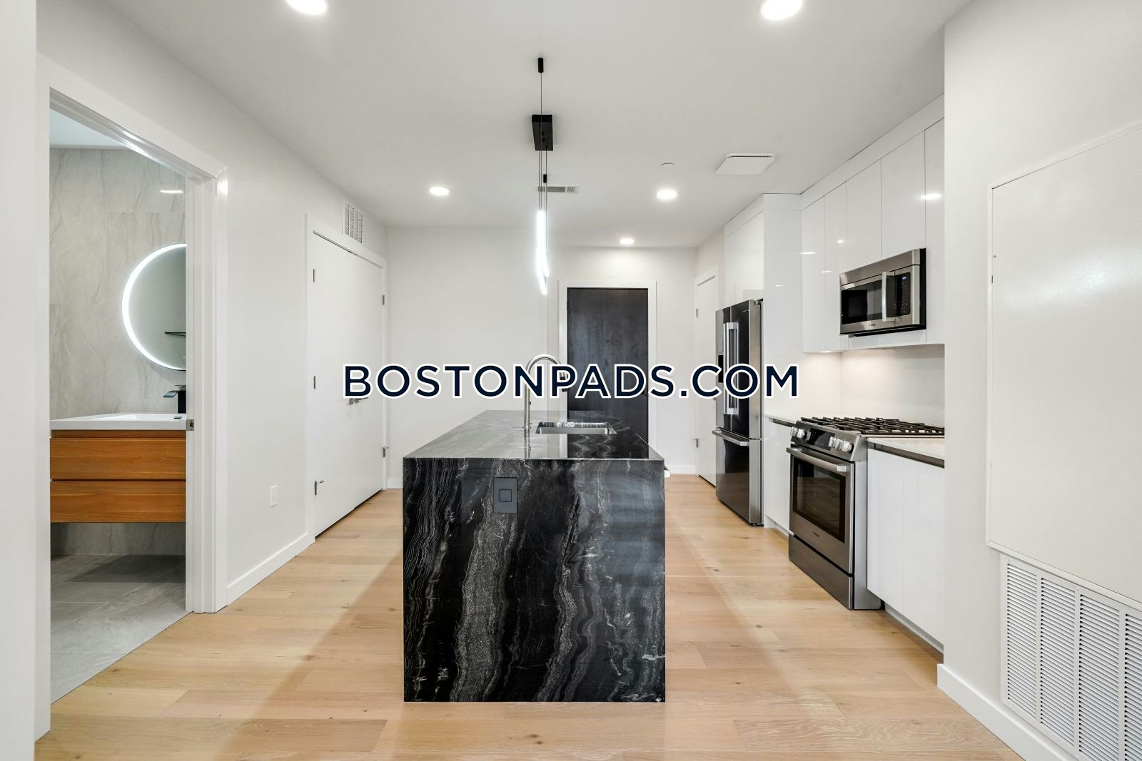 Gateway at Maverick Square Photo 100