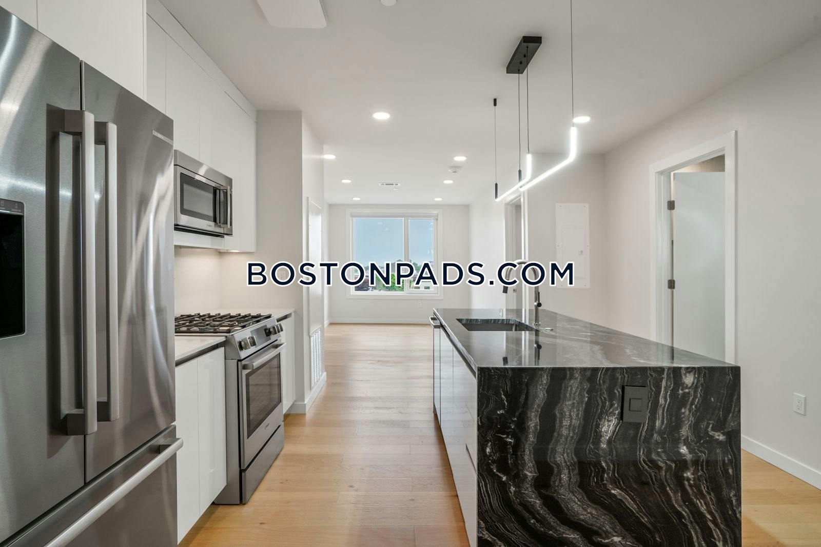 Gateway at Maverick Square Photo 5