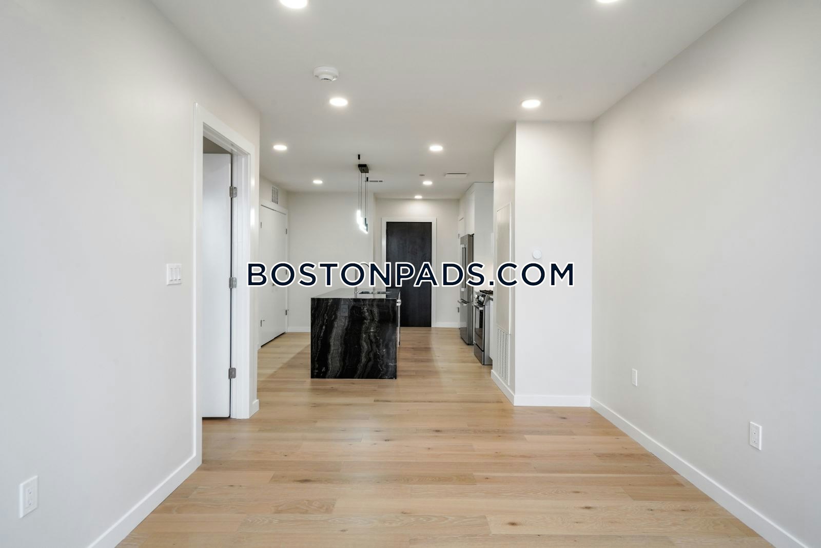 Gateway at Maverick Square Photo 182