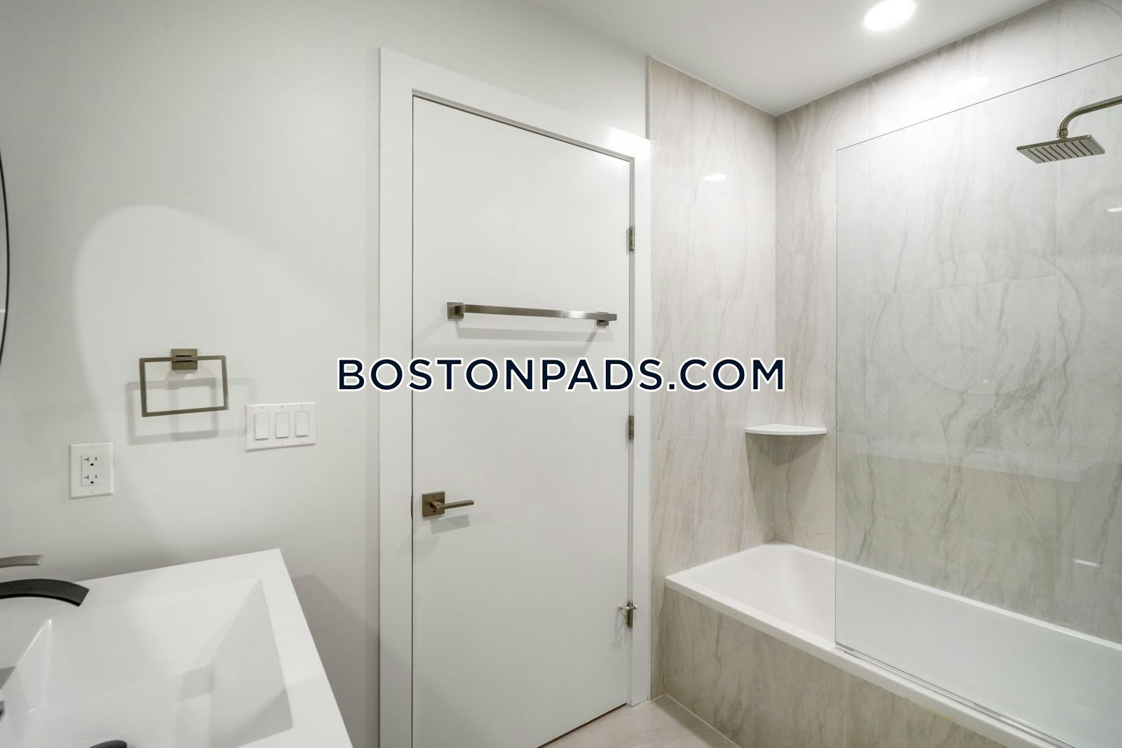 Gateway at Maverick Square Photo 203