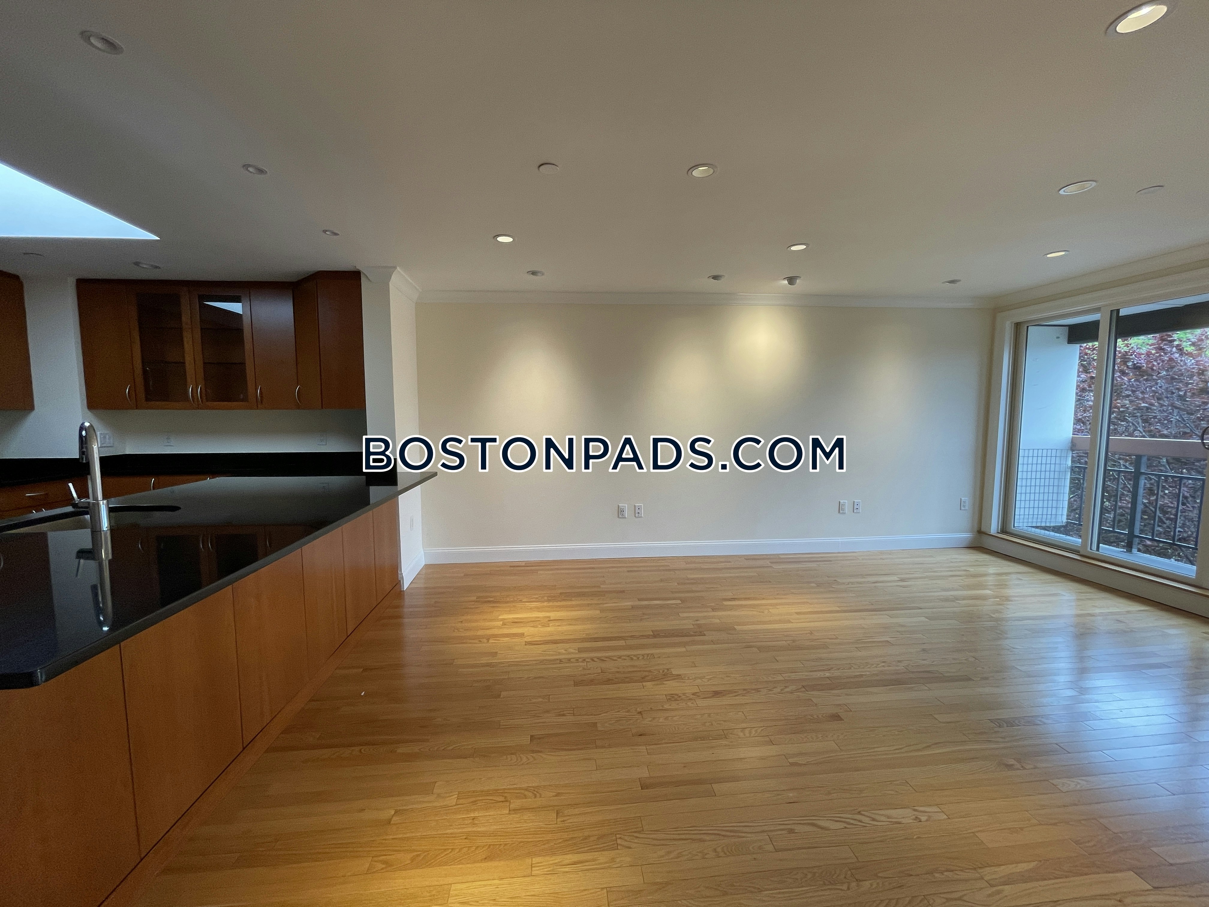 1443 Beacon Photo 128