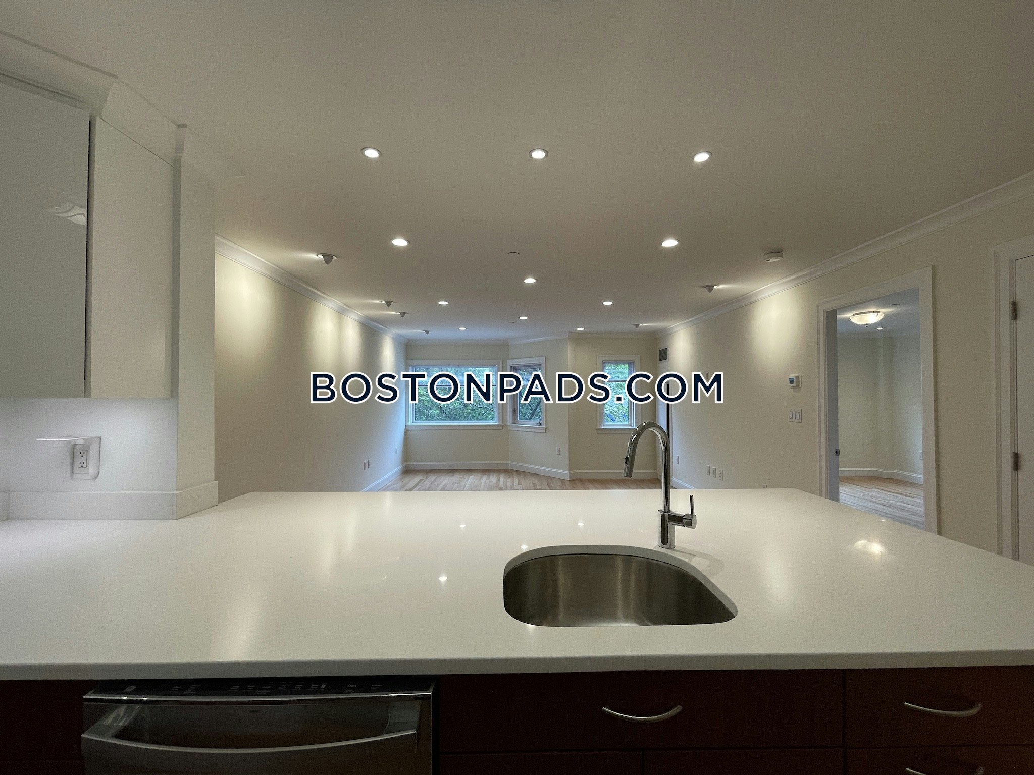 1443 Beacon Photo 101