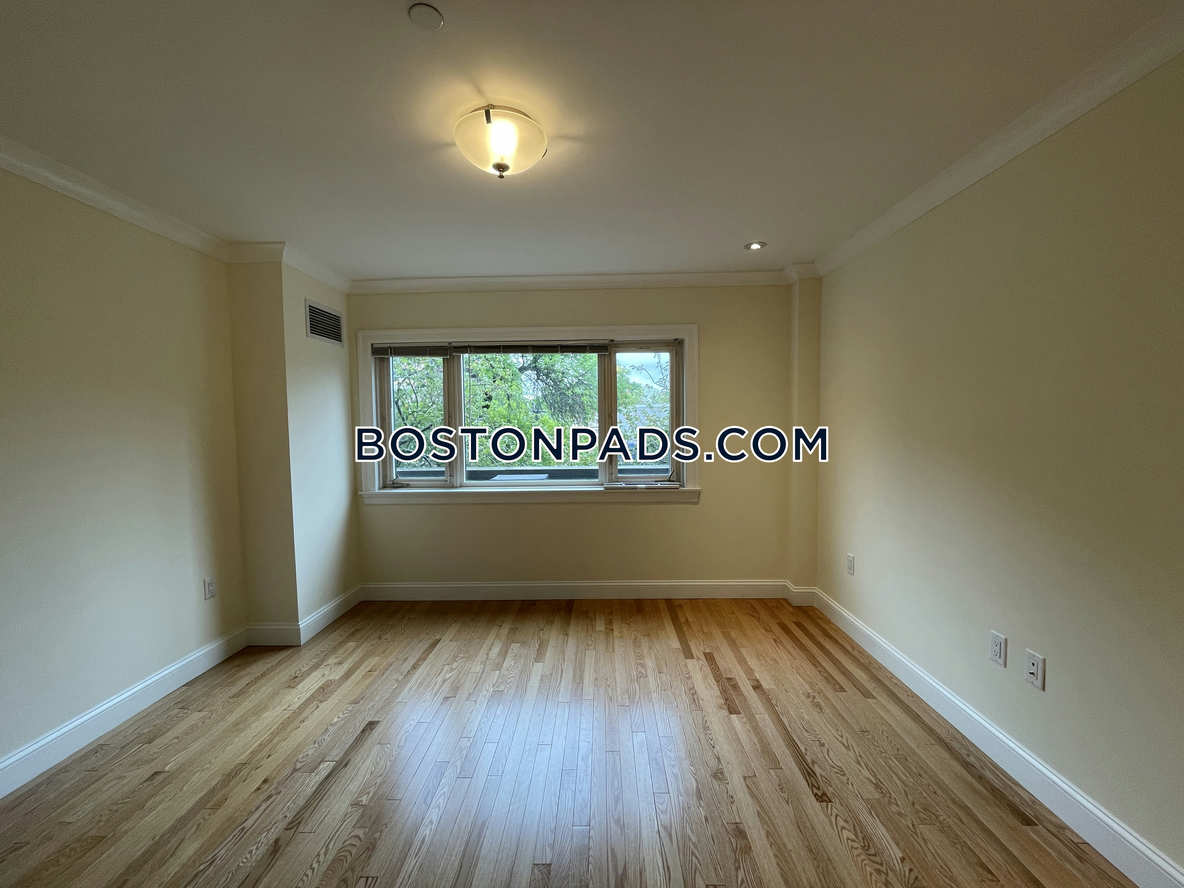 1443 Beacon Photo 40