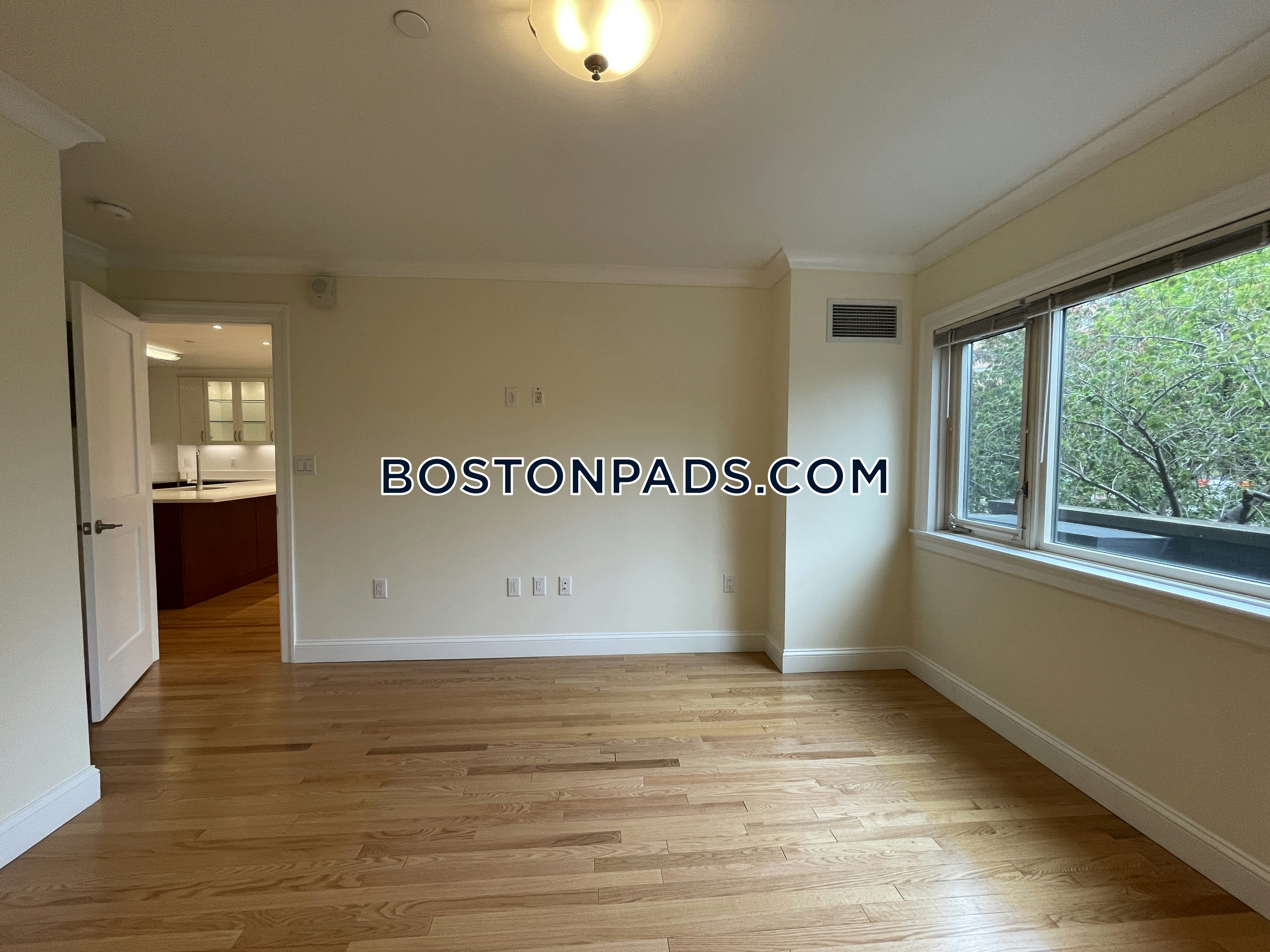 1443 Beacon Photo 38