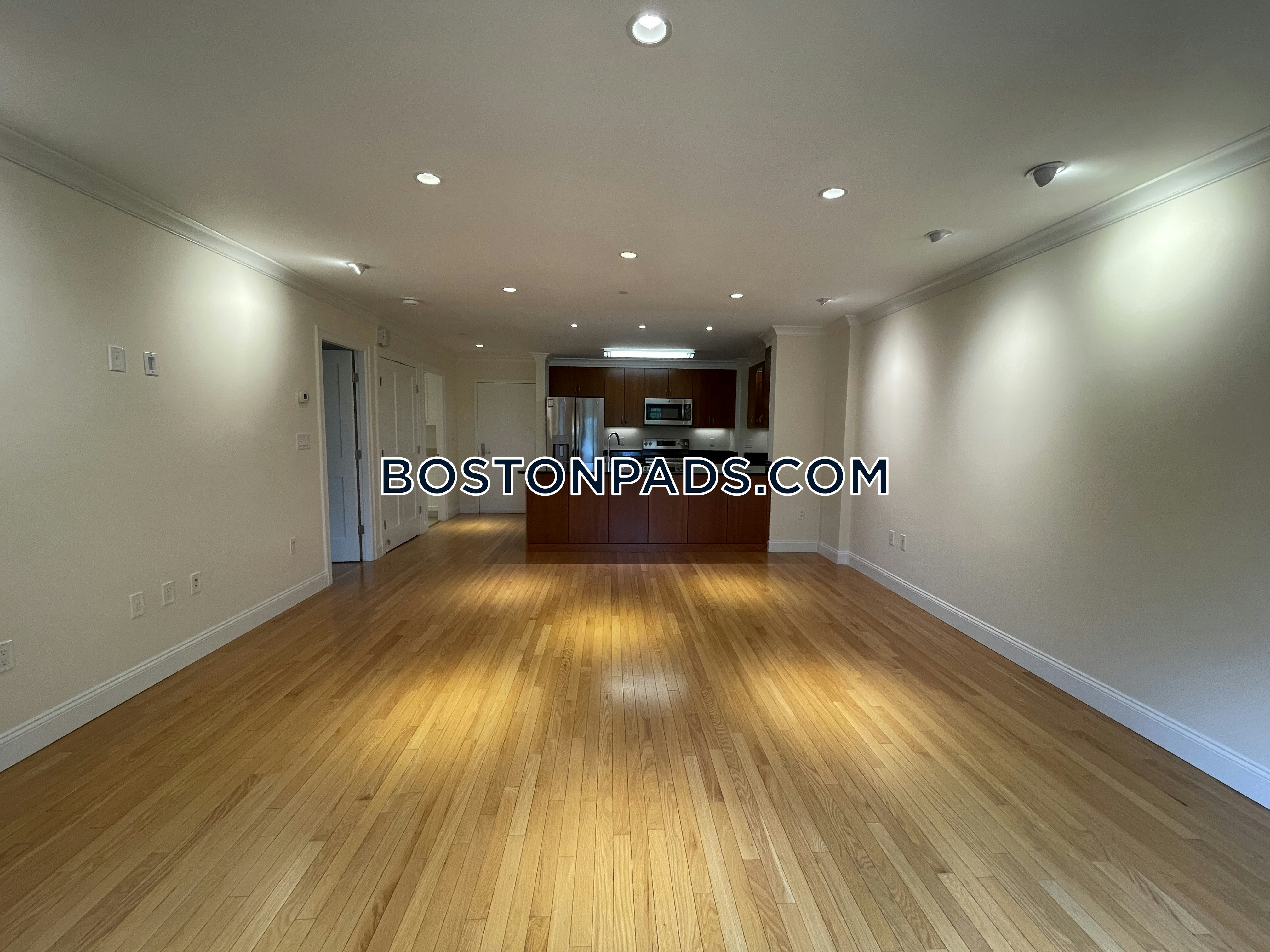 1443 Beacon Photo 27