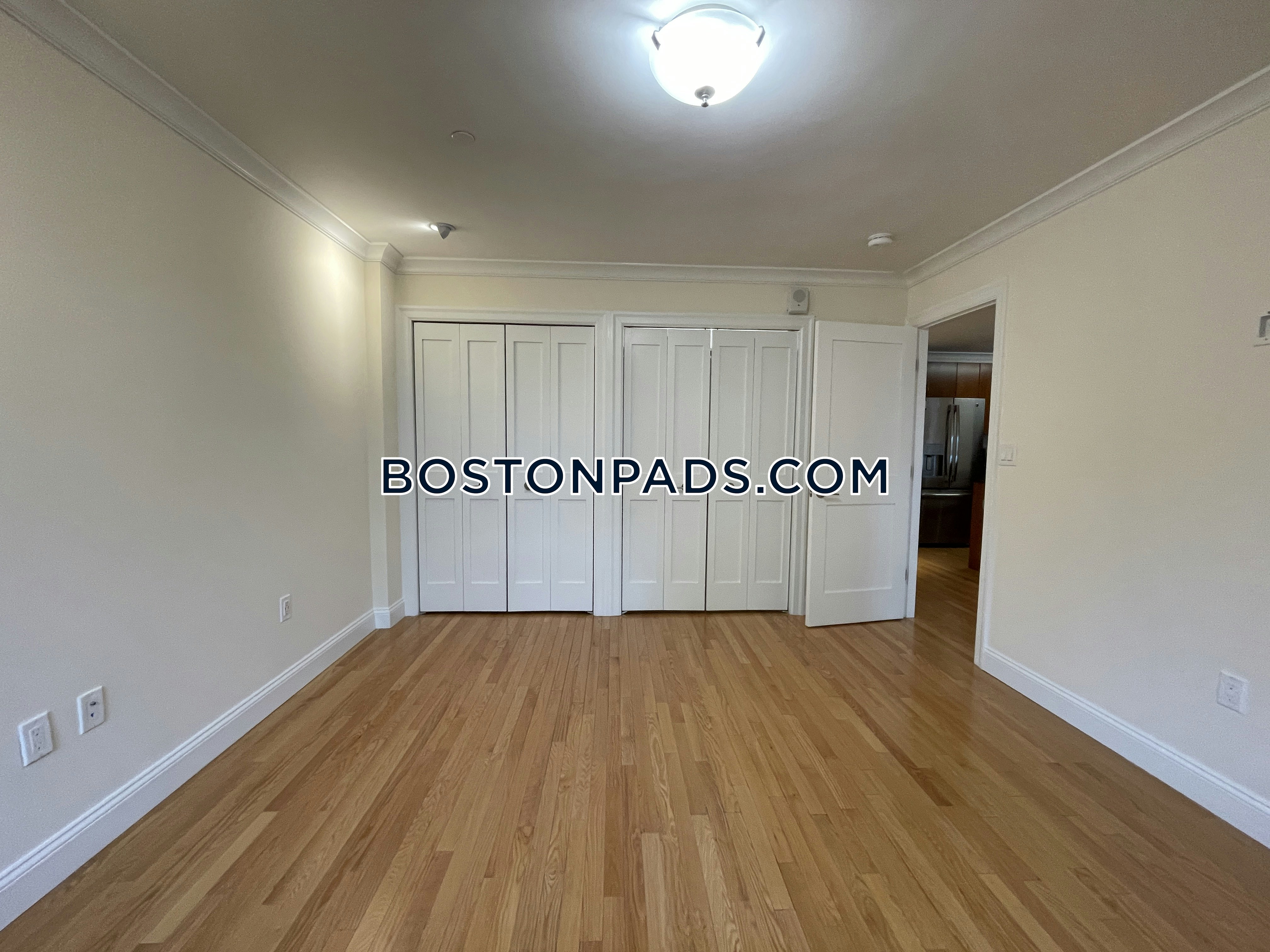 1443 Beacon Photo 20