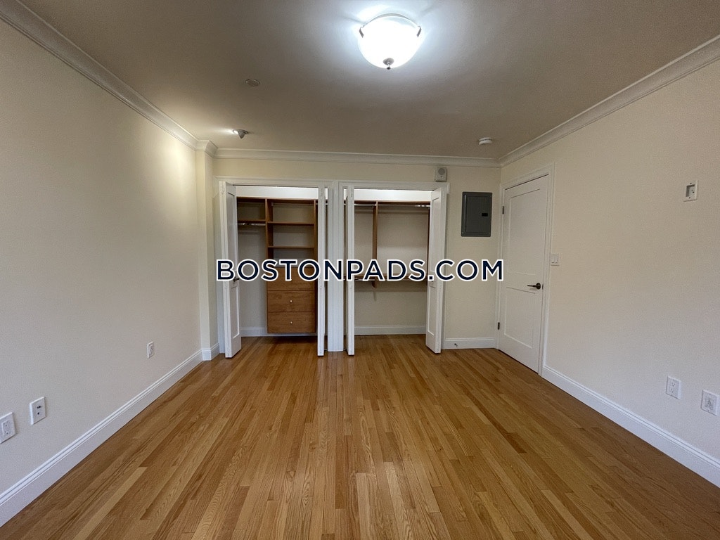 1443 Beacon Photo 30