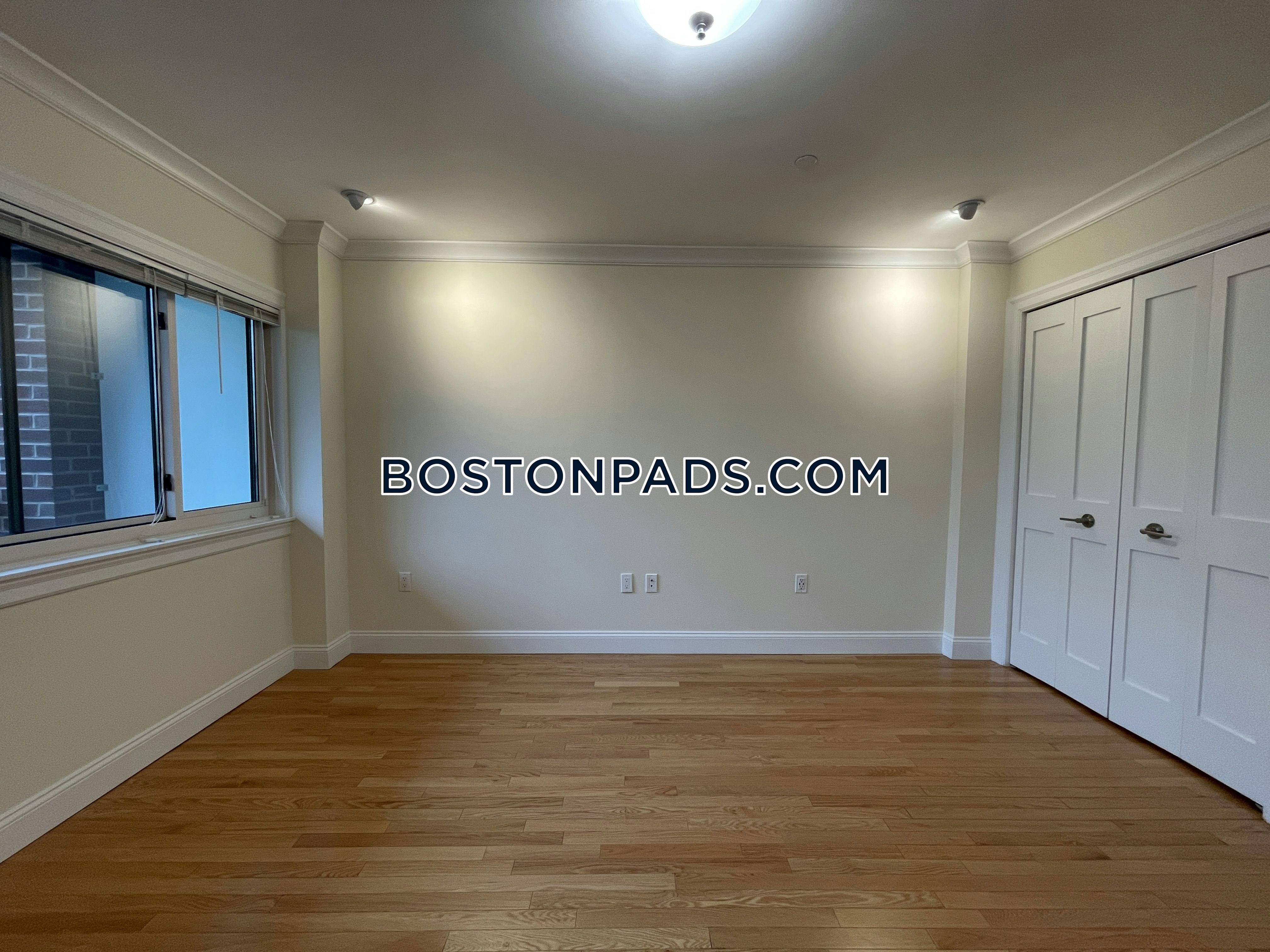 1443 Beacon Photo 19