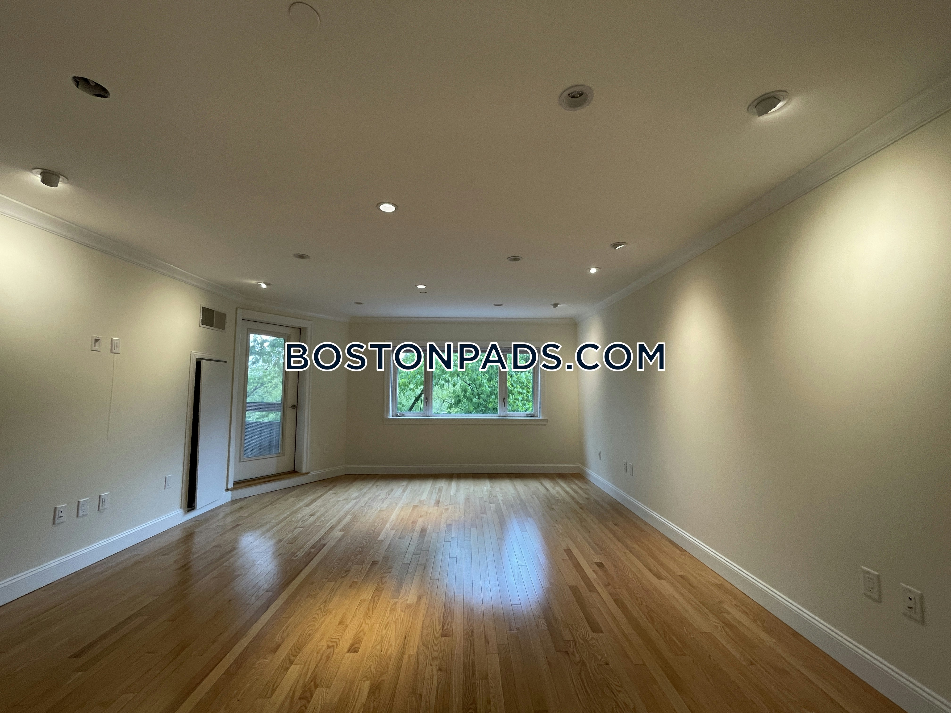 1443 Beacon Photo 138