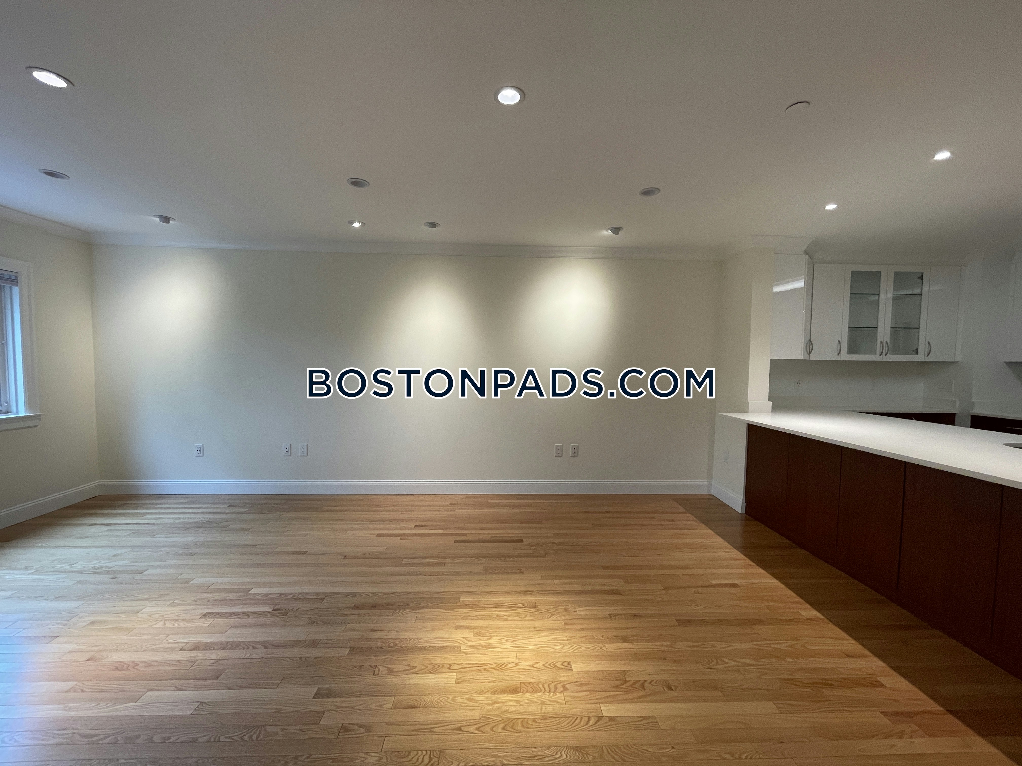 1443 Beacon Photo 26