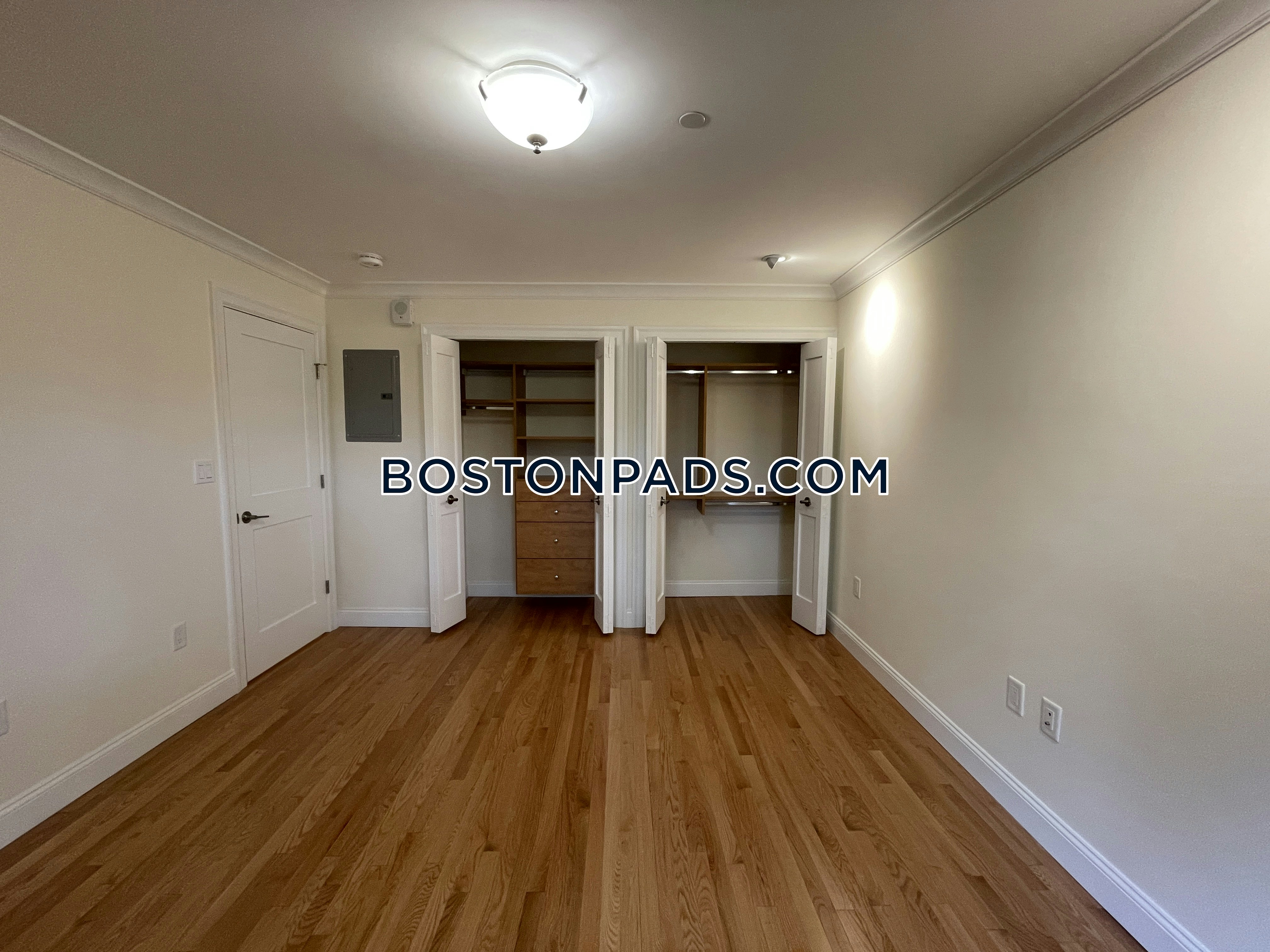 1443 Beacon Photo 53