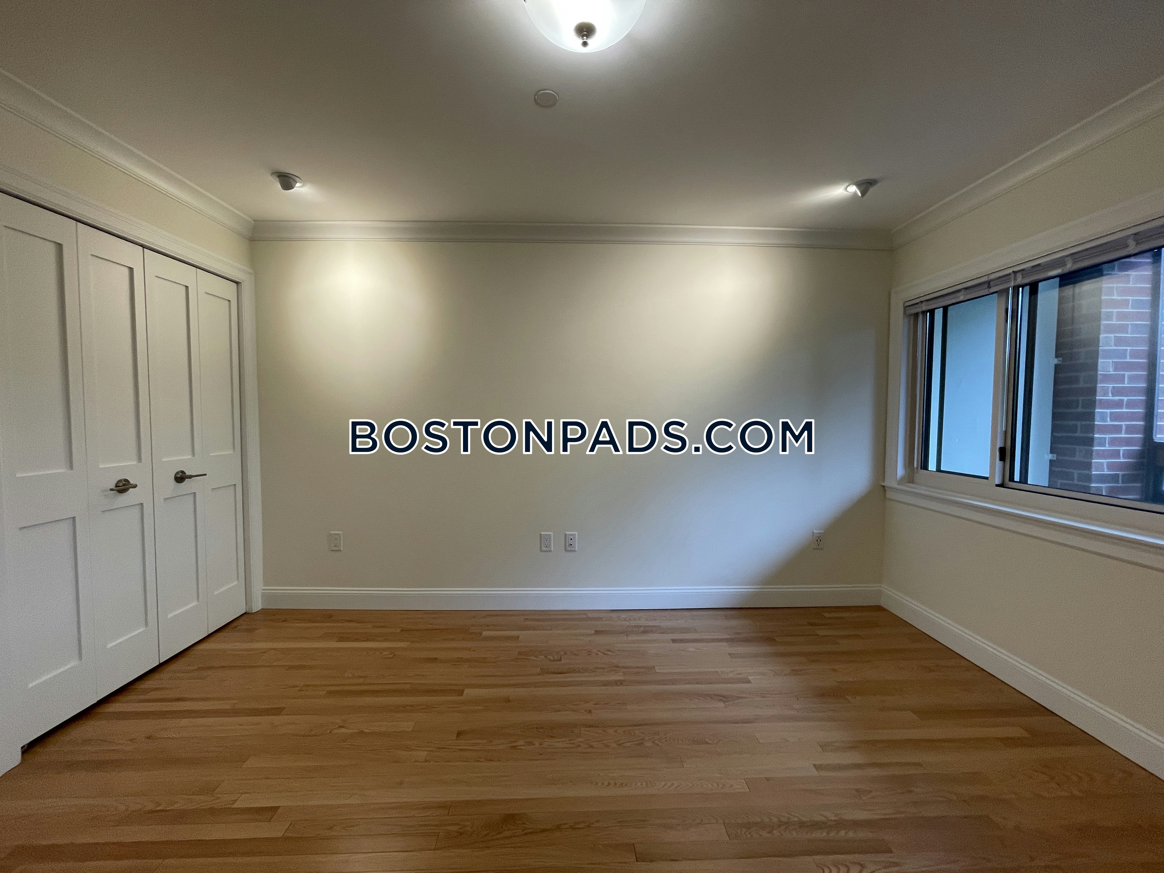 1443 Beacon Photo 18