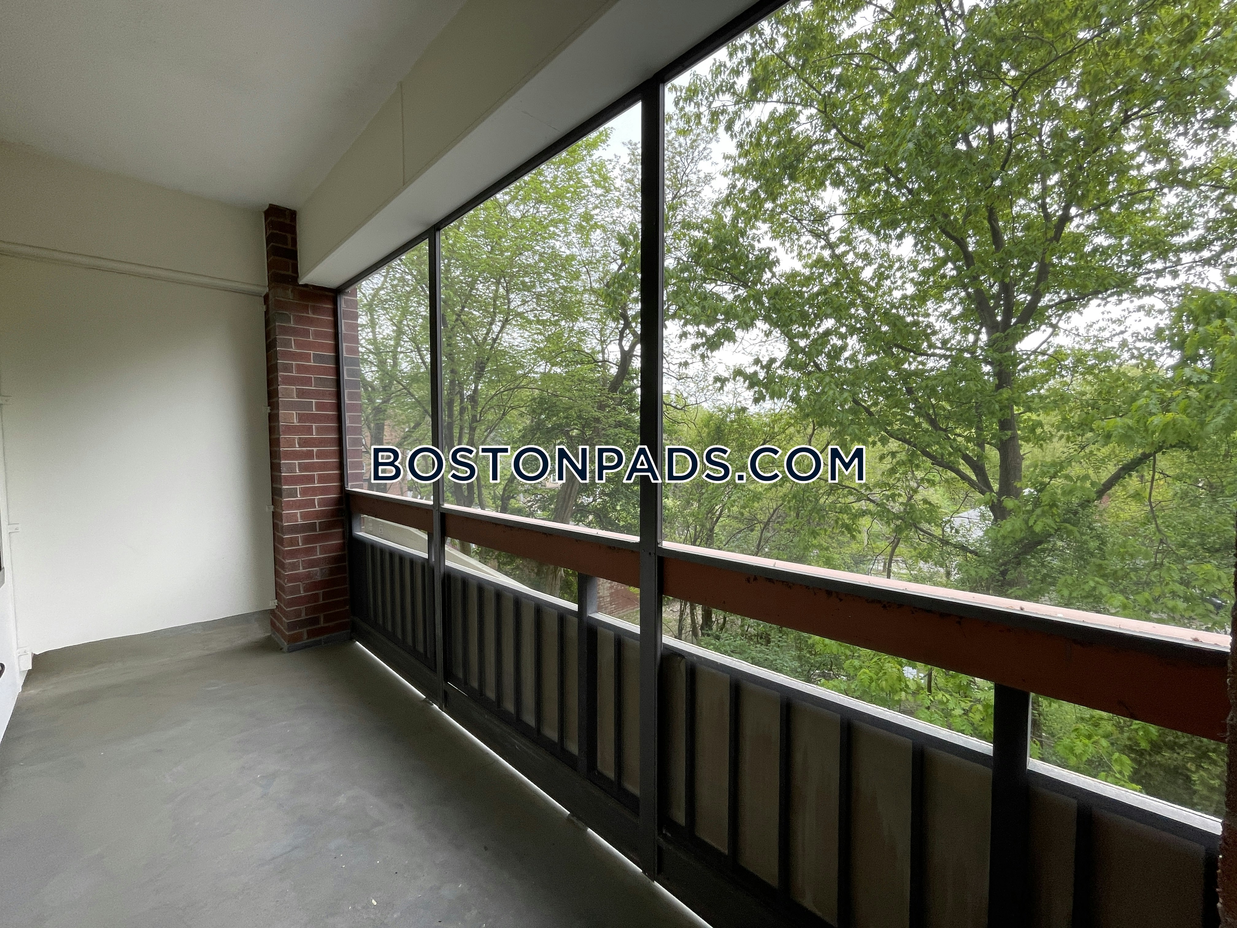 1443 Beacon Photo 14