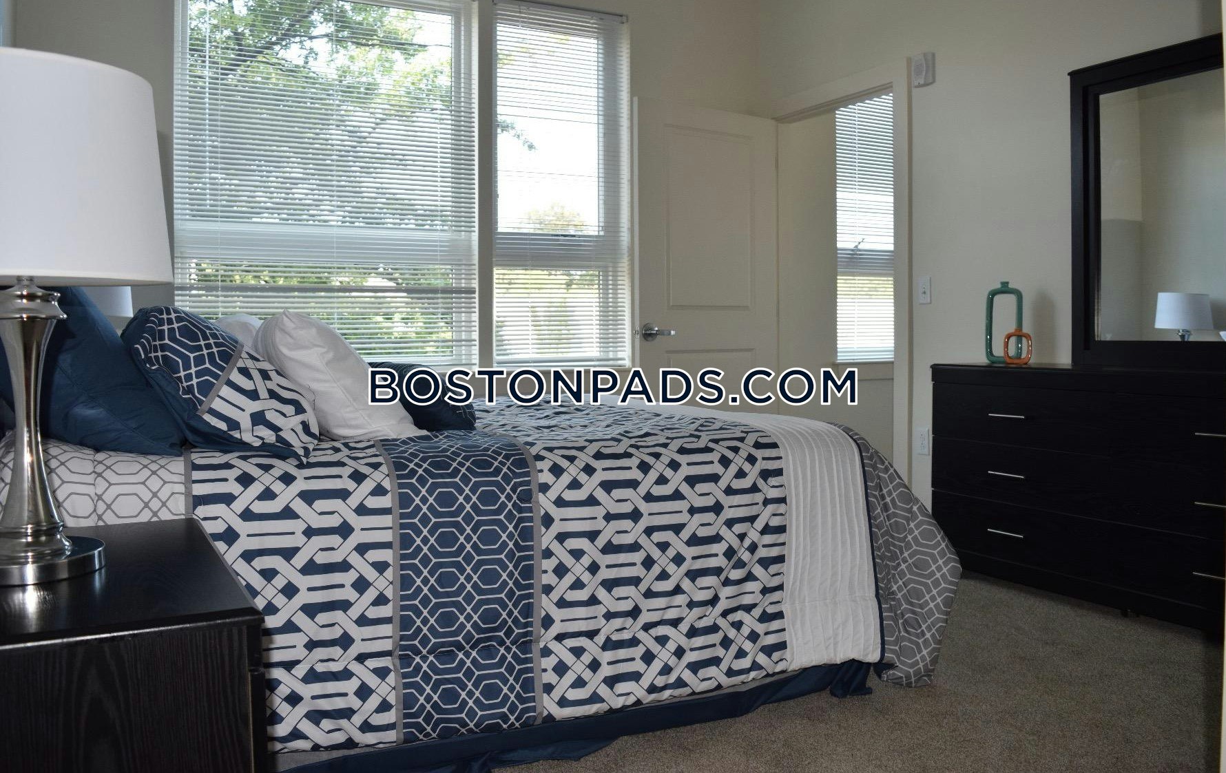 Point at 180 Photo 10