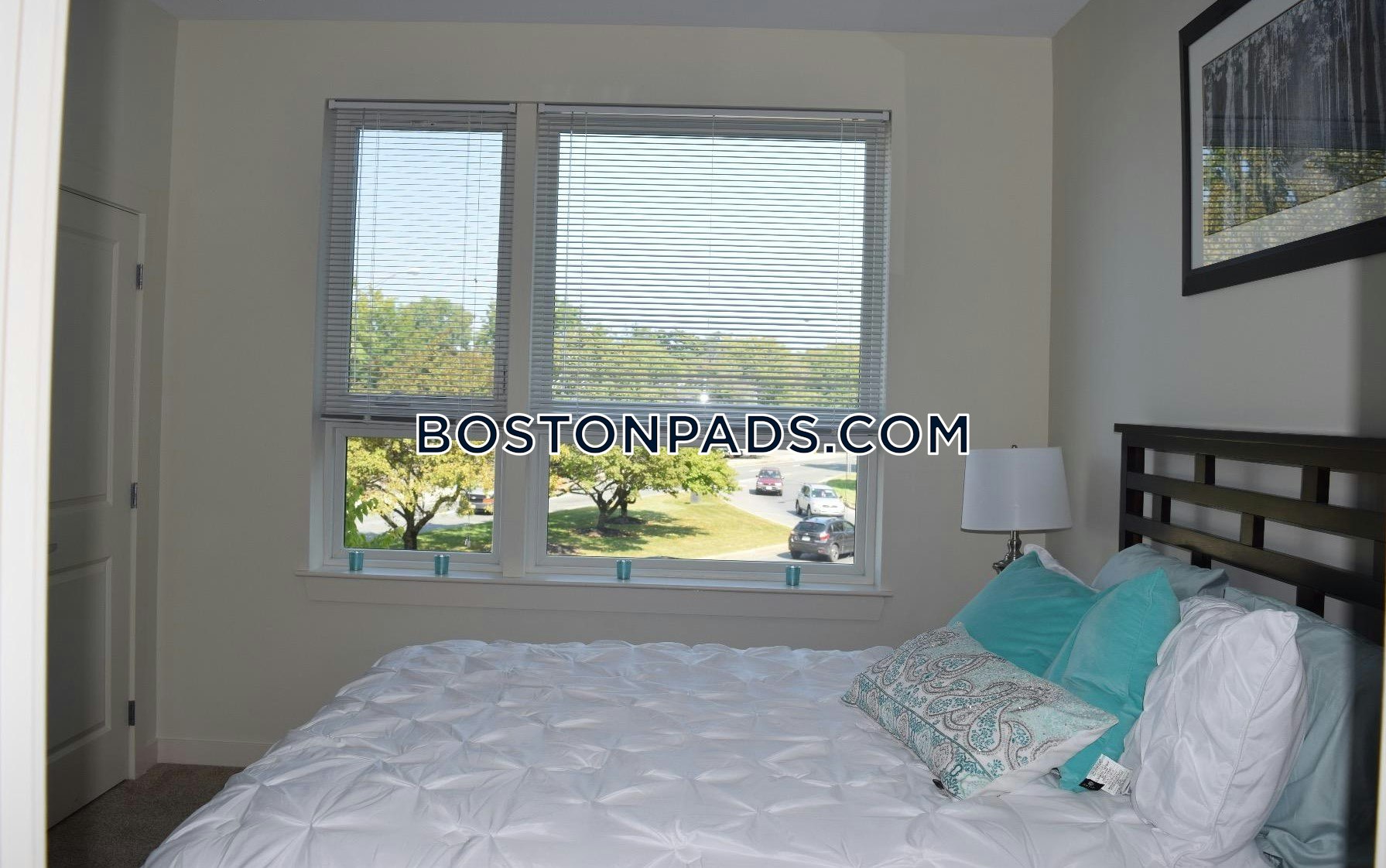 Point at 180 Photo 7