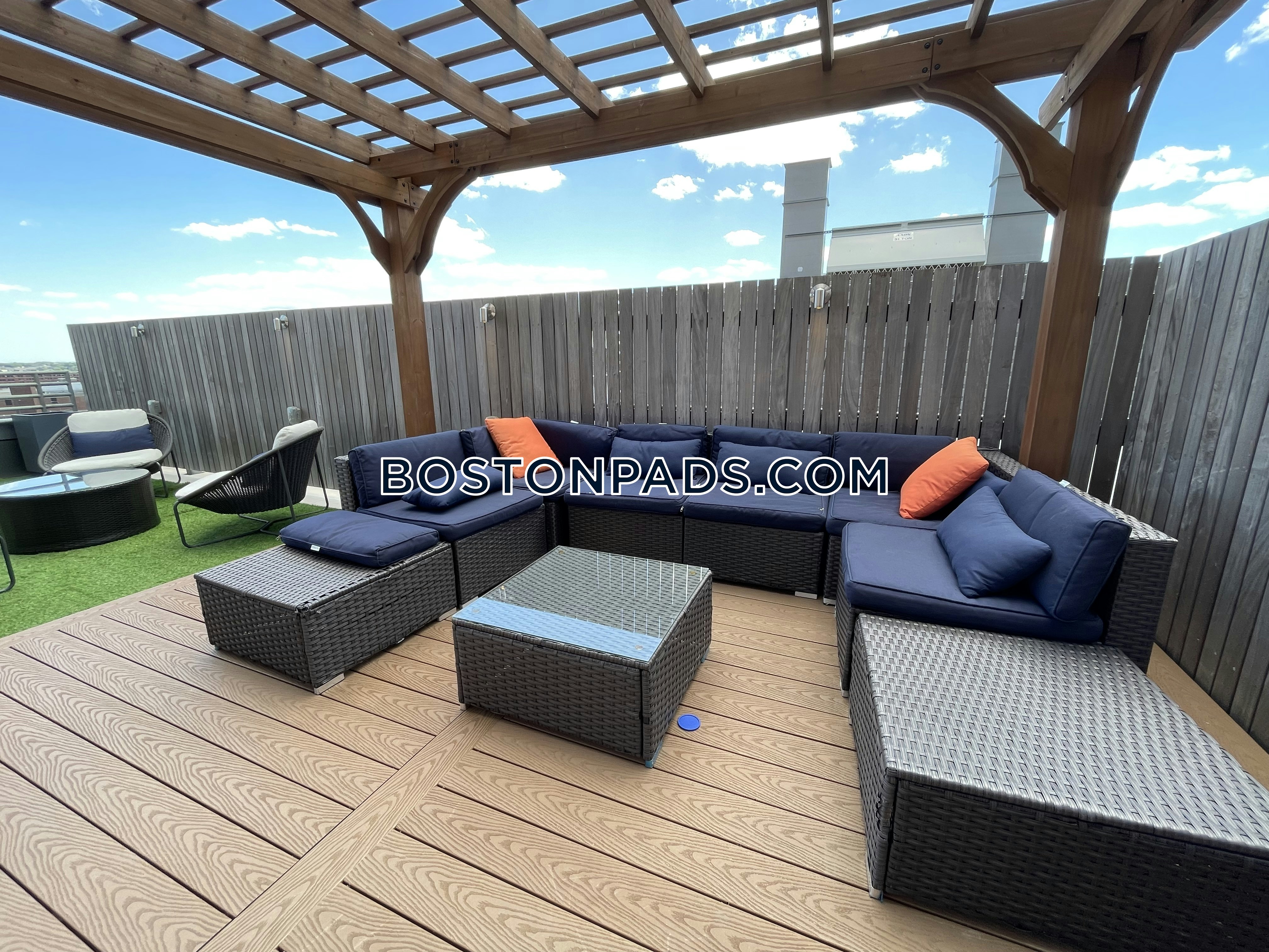 The Tower One Greenway Photo 3