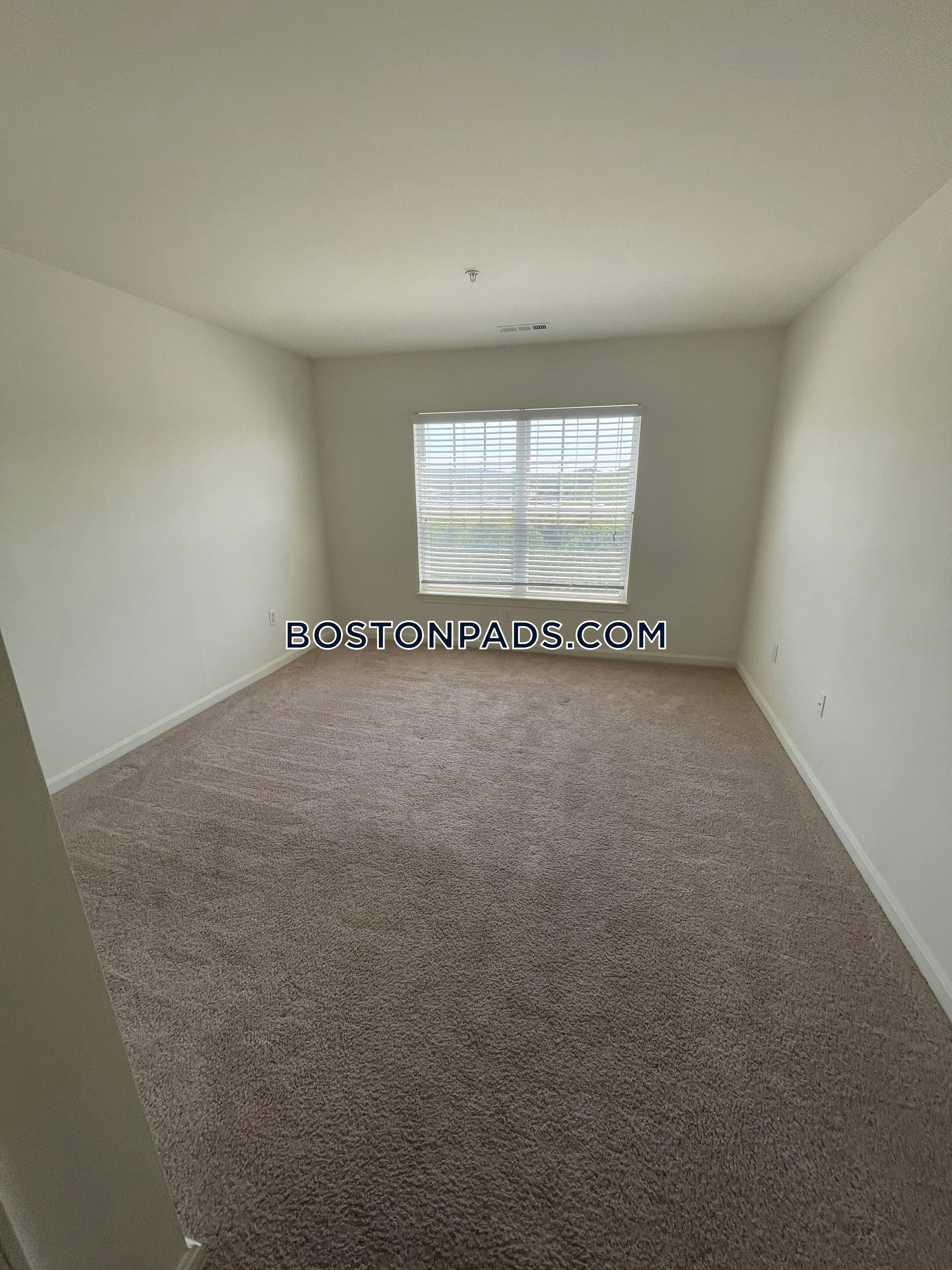 Residences at Stevens Pond Photo 18