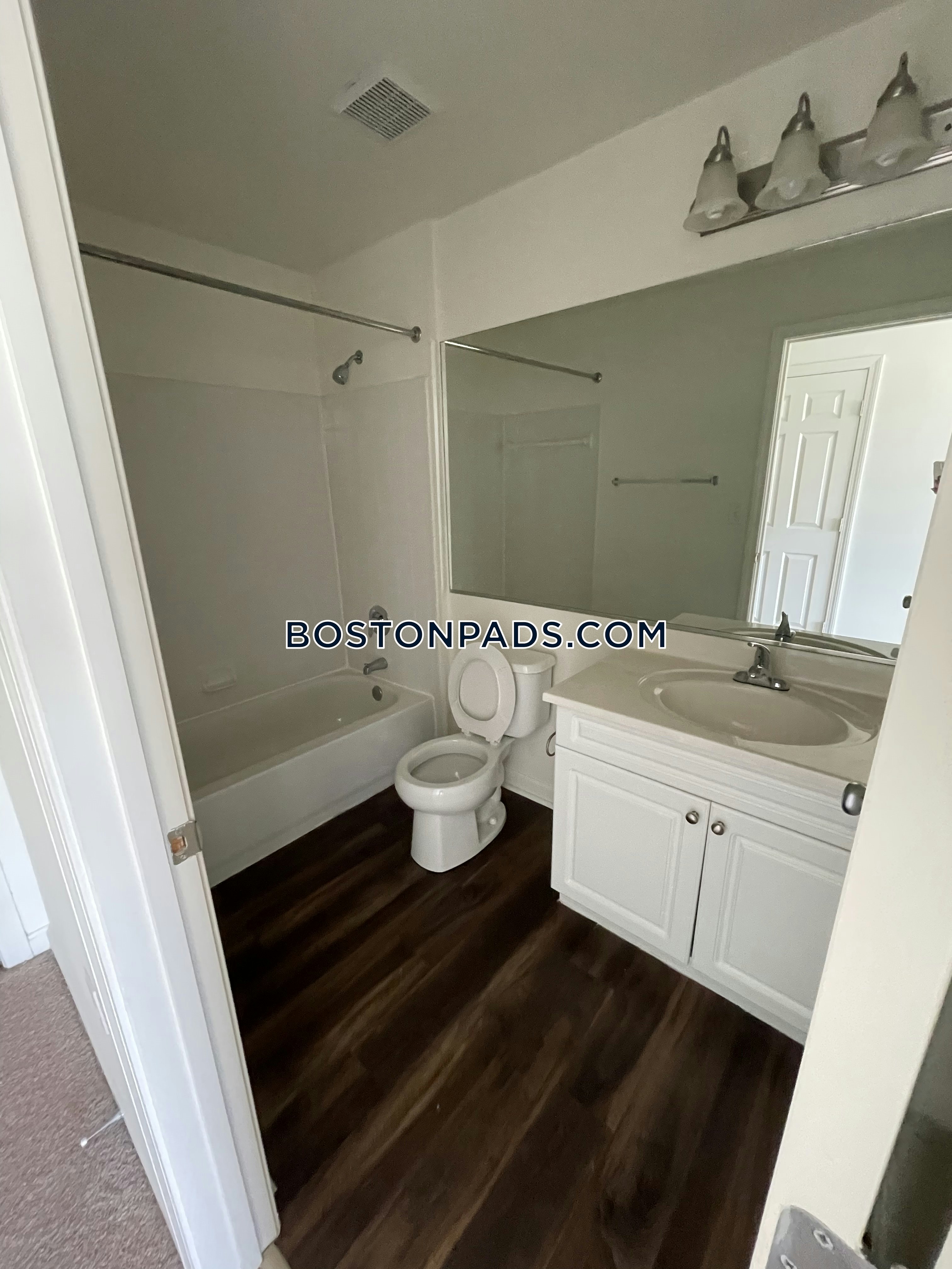 Residences at Stevens Pond Photo 10