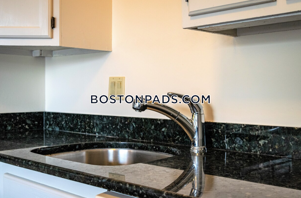 Tudor Glen Village Photo 16