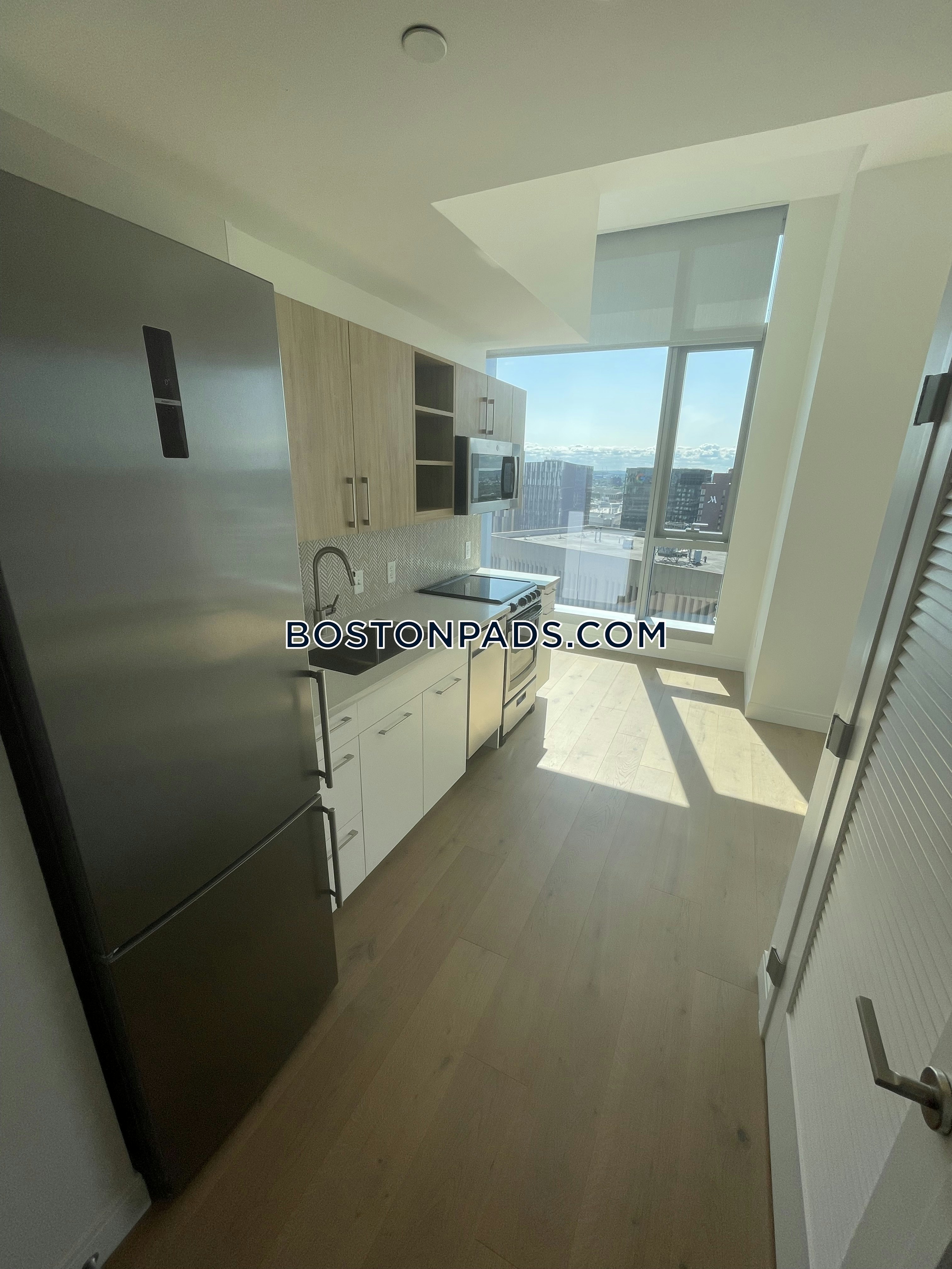 One 65 Main Photo 36