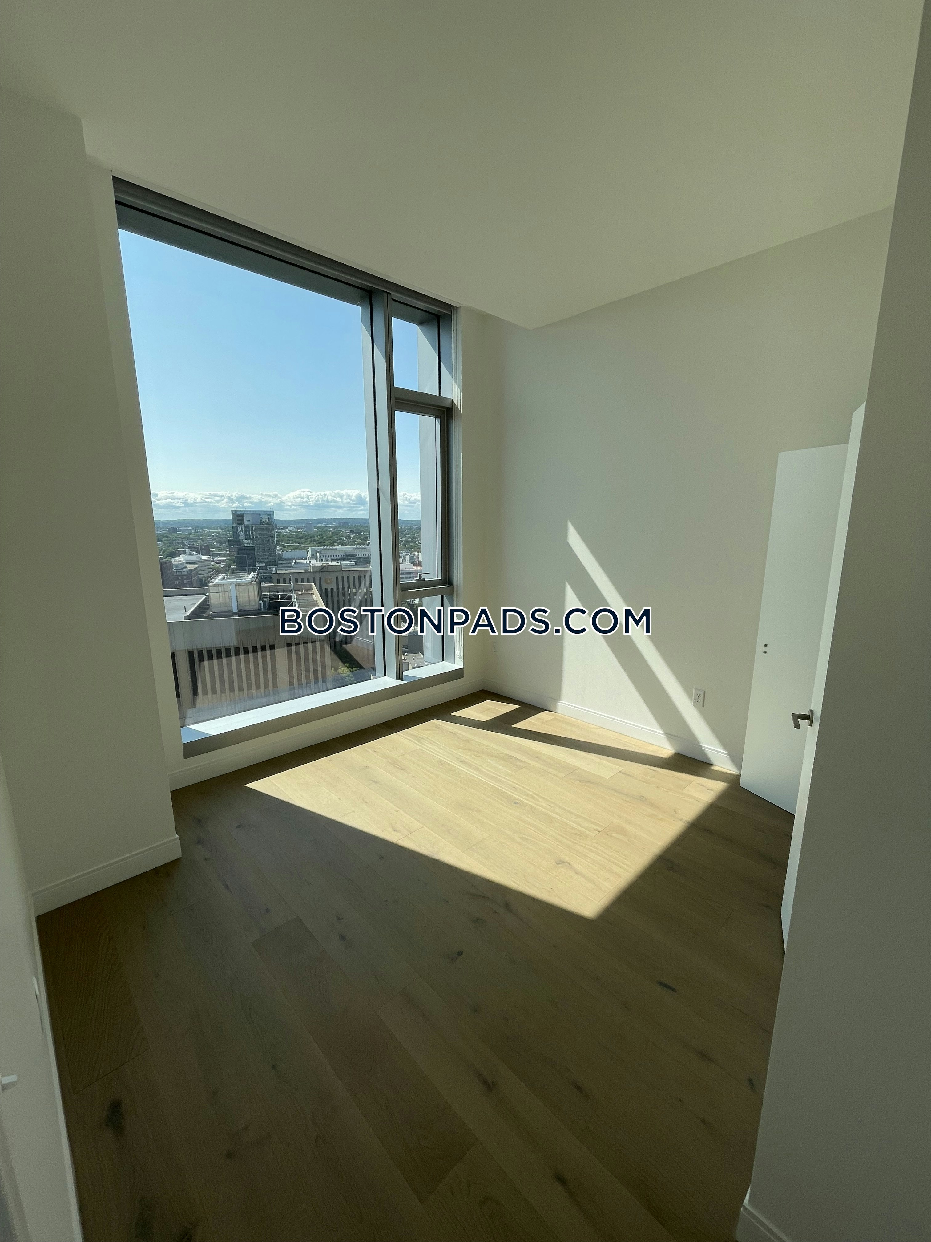 One 65 Main Photo 17