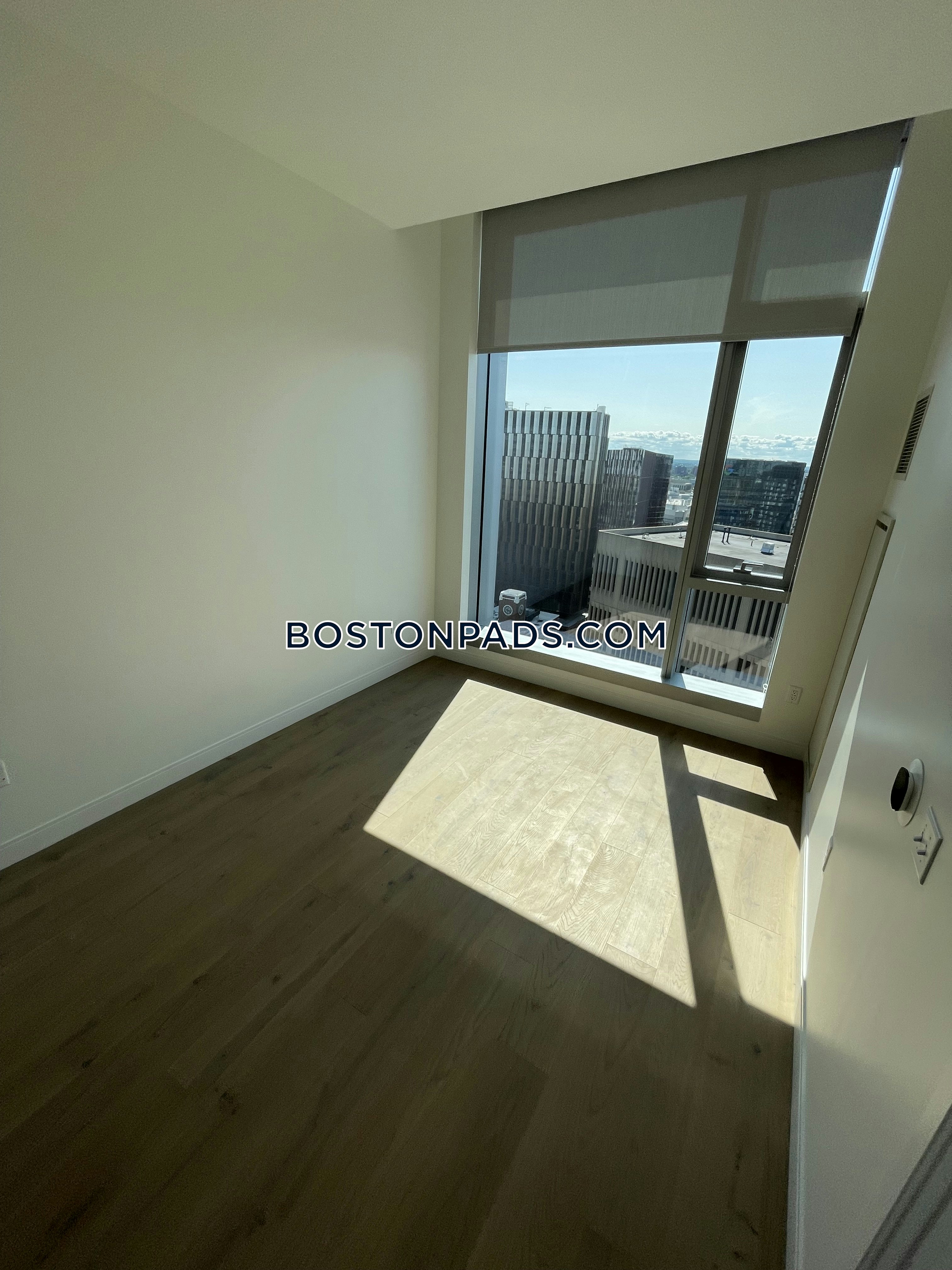 One 65 Main Photo 64